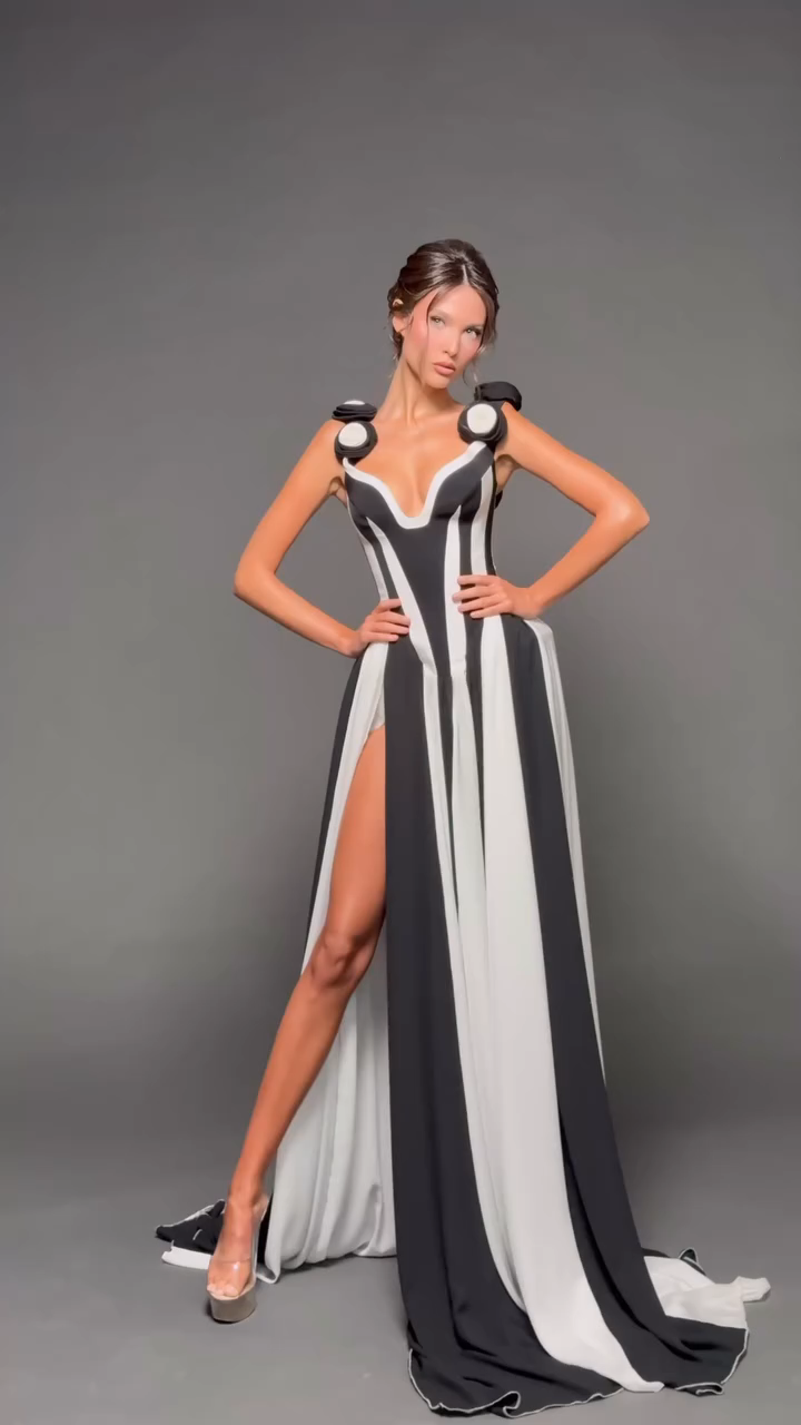 Omega Sleeveless V-Neck Flowers Bandage Maxi Dress