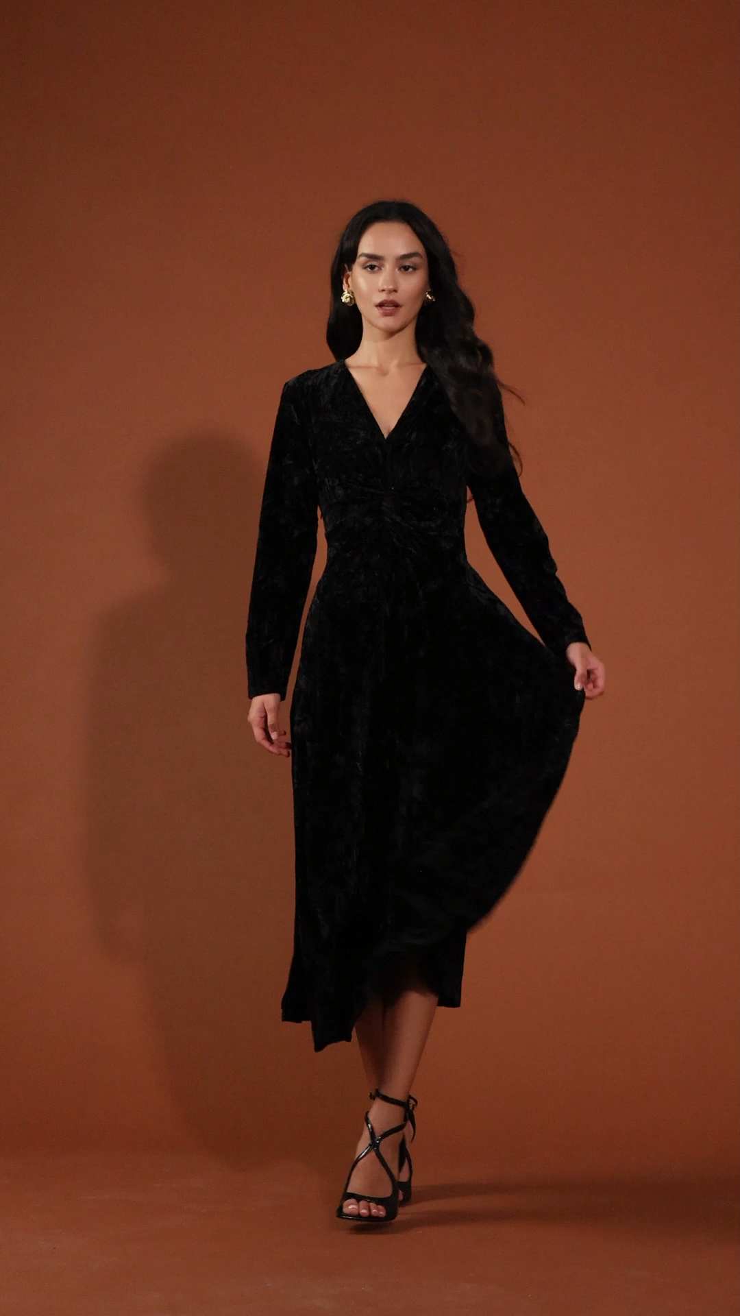 Vandra V-neck Long Sleeves Velvet Maxi Dress