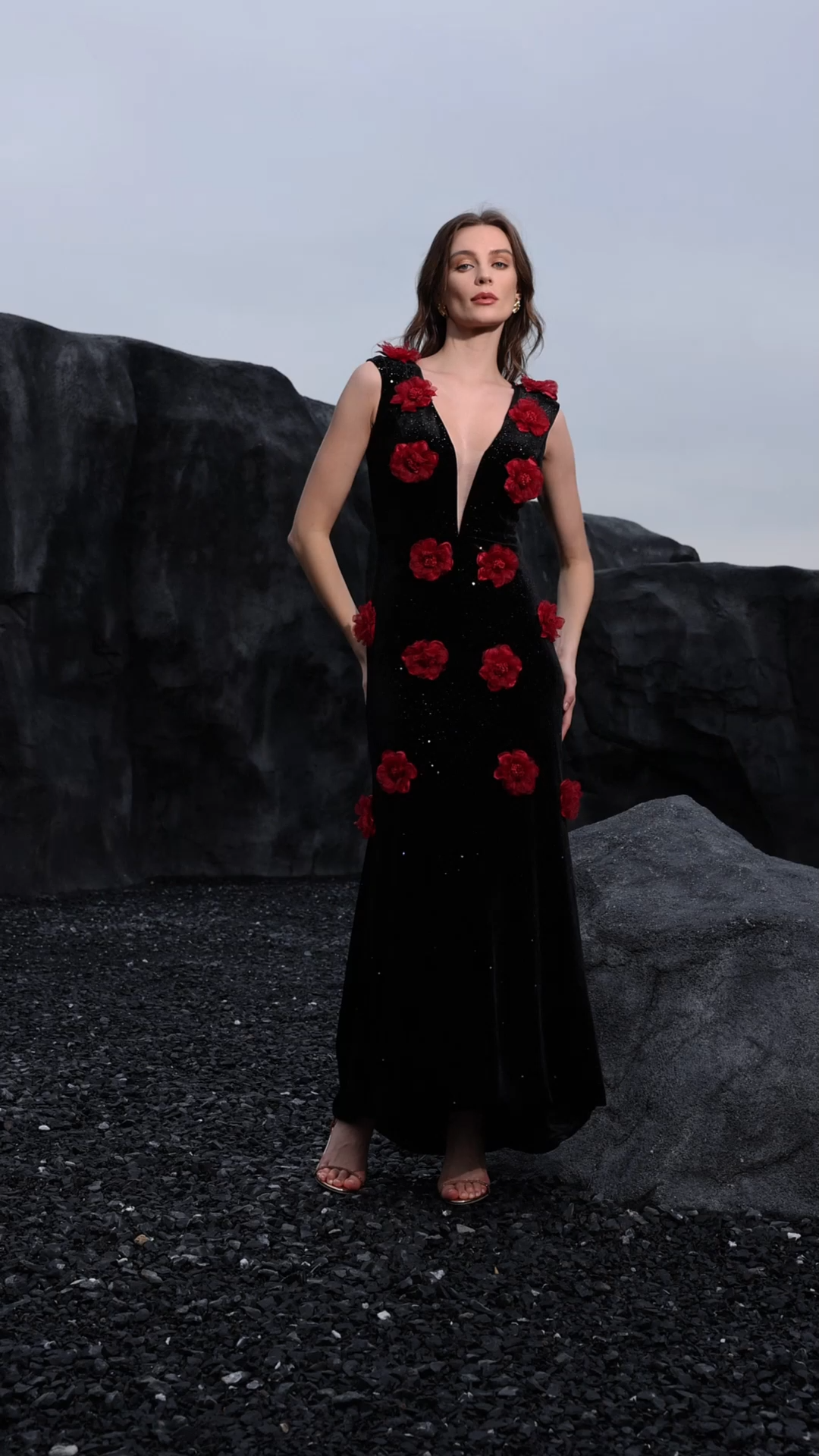 Kimivi Deep-V Sleeveless Flowers Maxi Dress