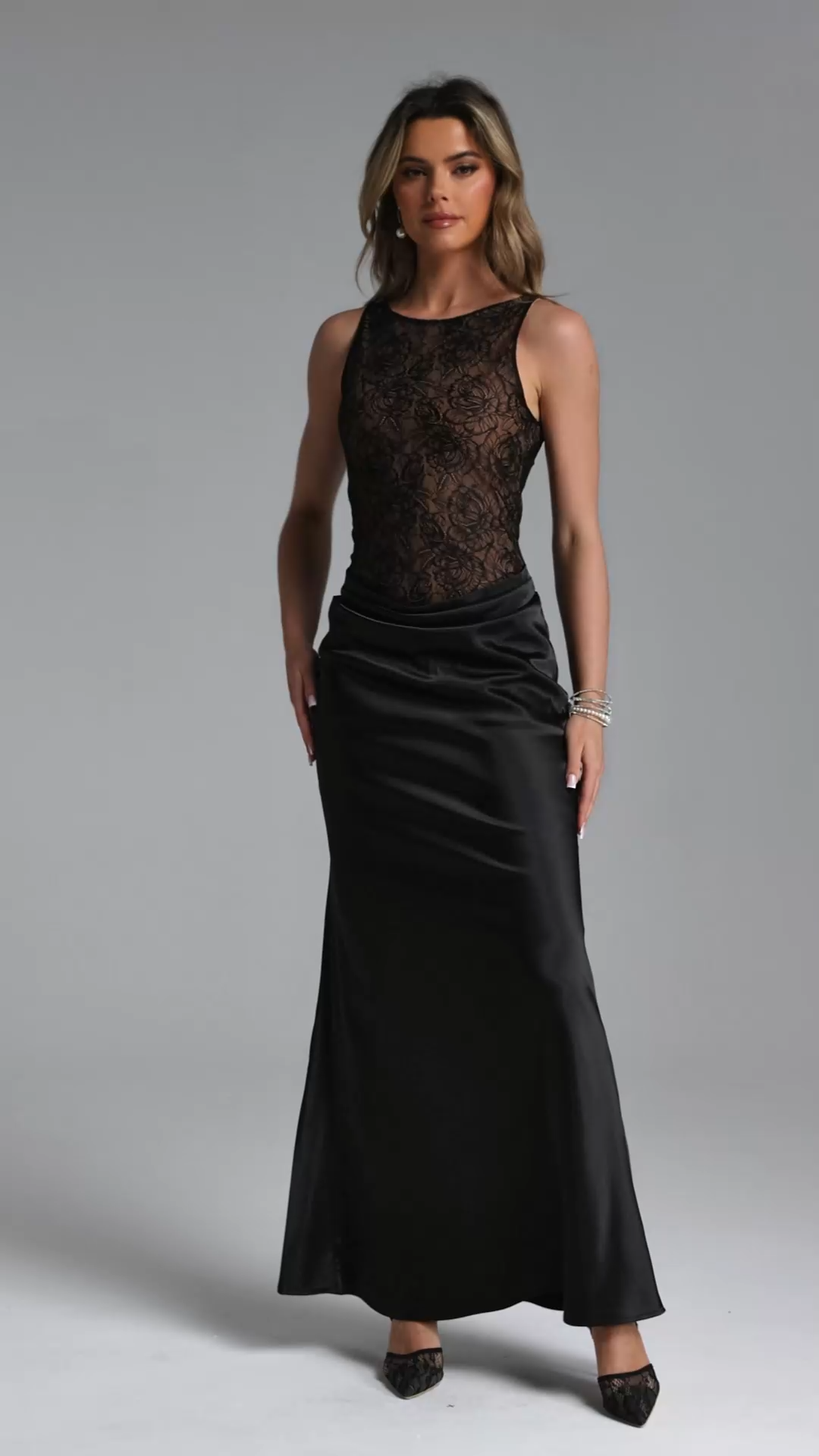Yeil Sexy Contour Sleeveless Pleated Lace Satin Maxi Dress