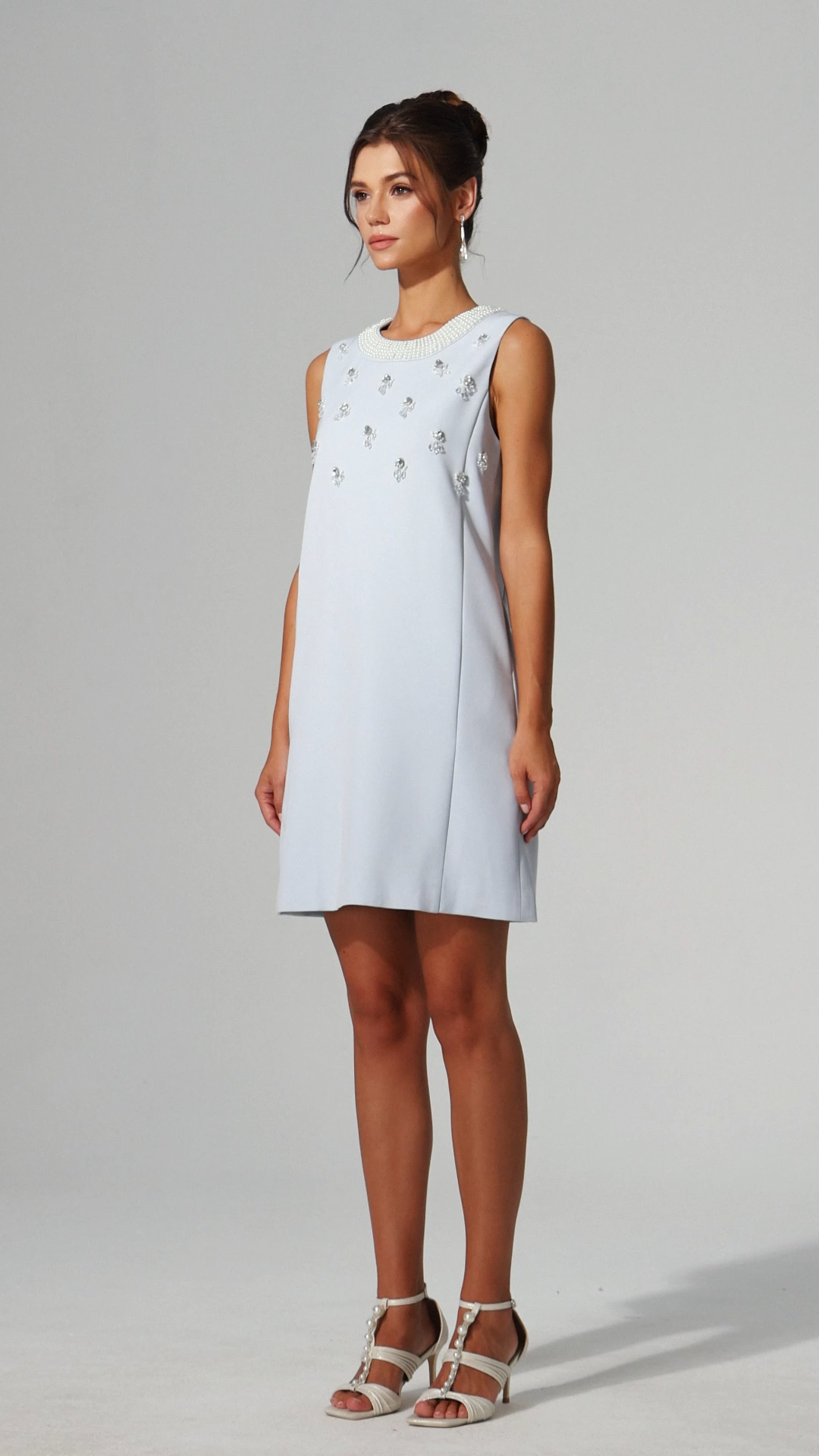Xerca Round Neck Sleeveless Pearl Diamond Mini Dress