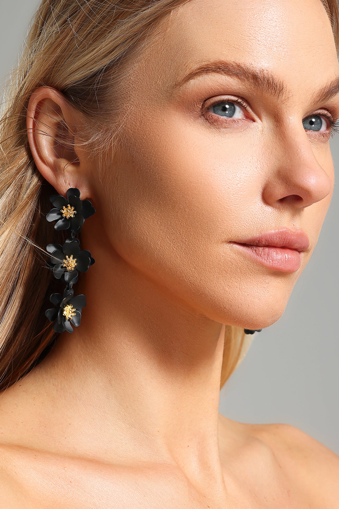 Dora Triple Flower Earrings - Black