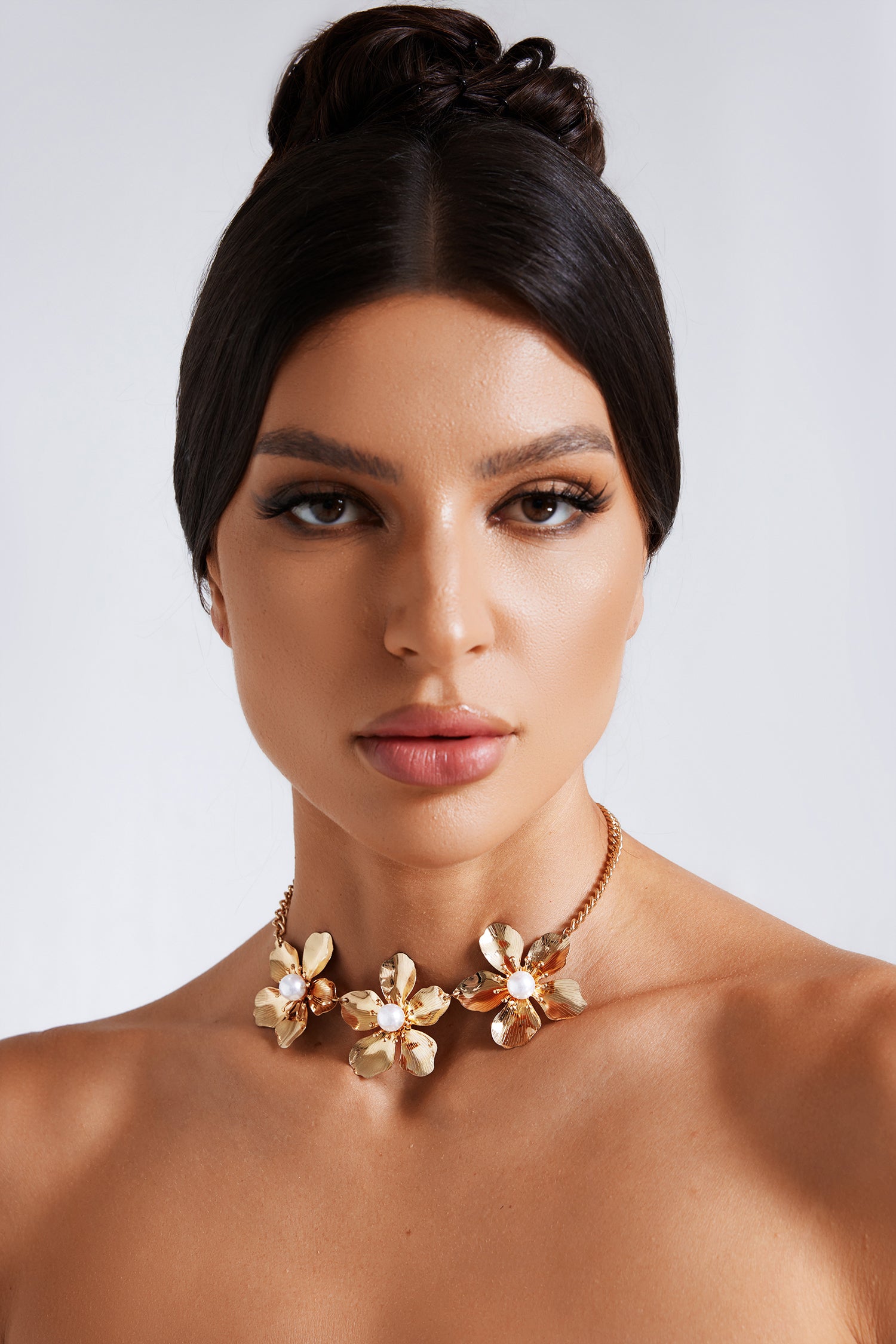 Dyani Pearls Metallic Flower Necklace