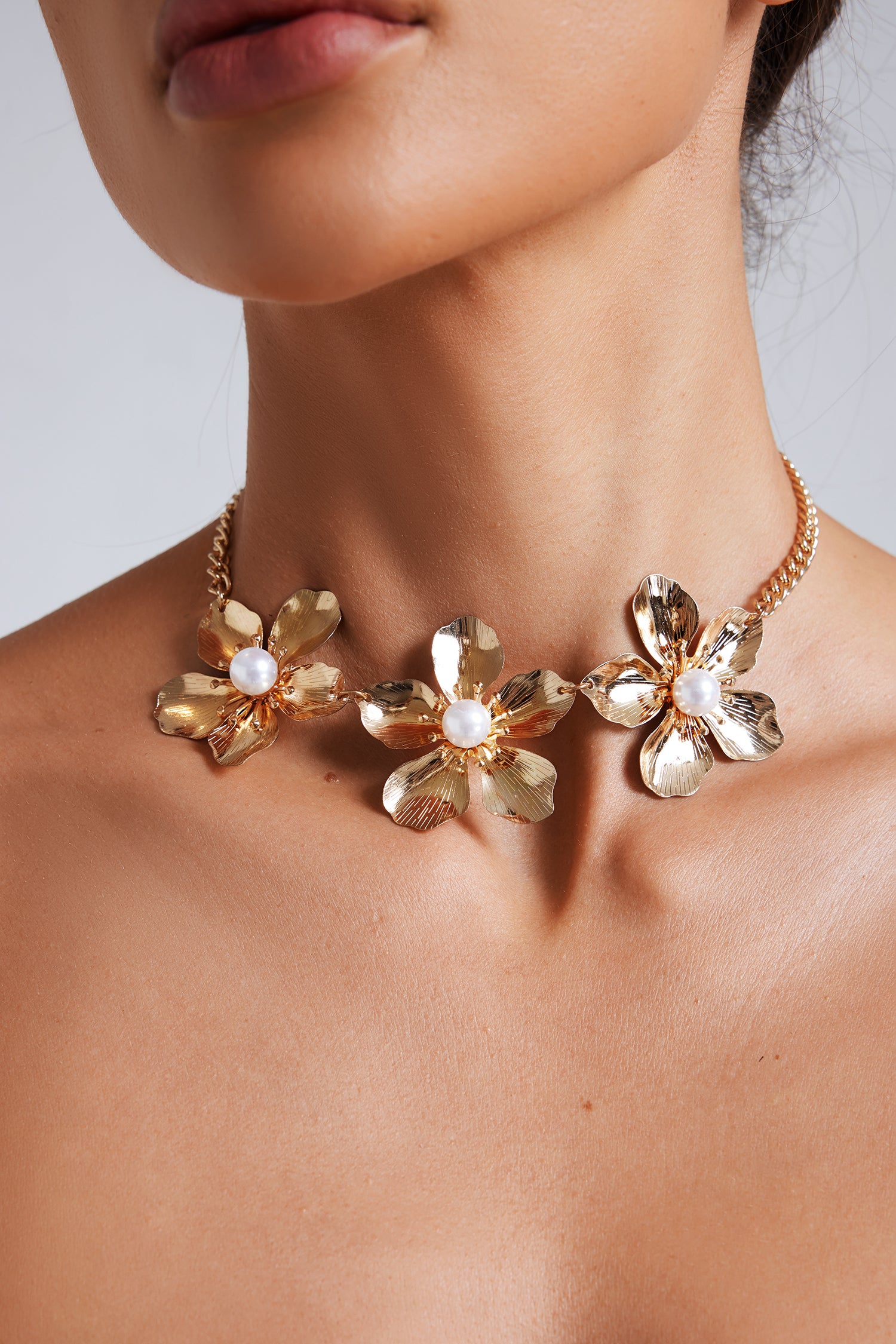 Dyani Pearls Metallic Flower Necklace