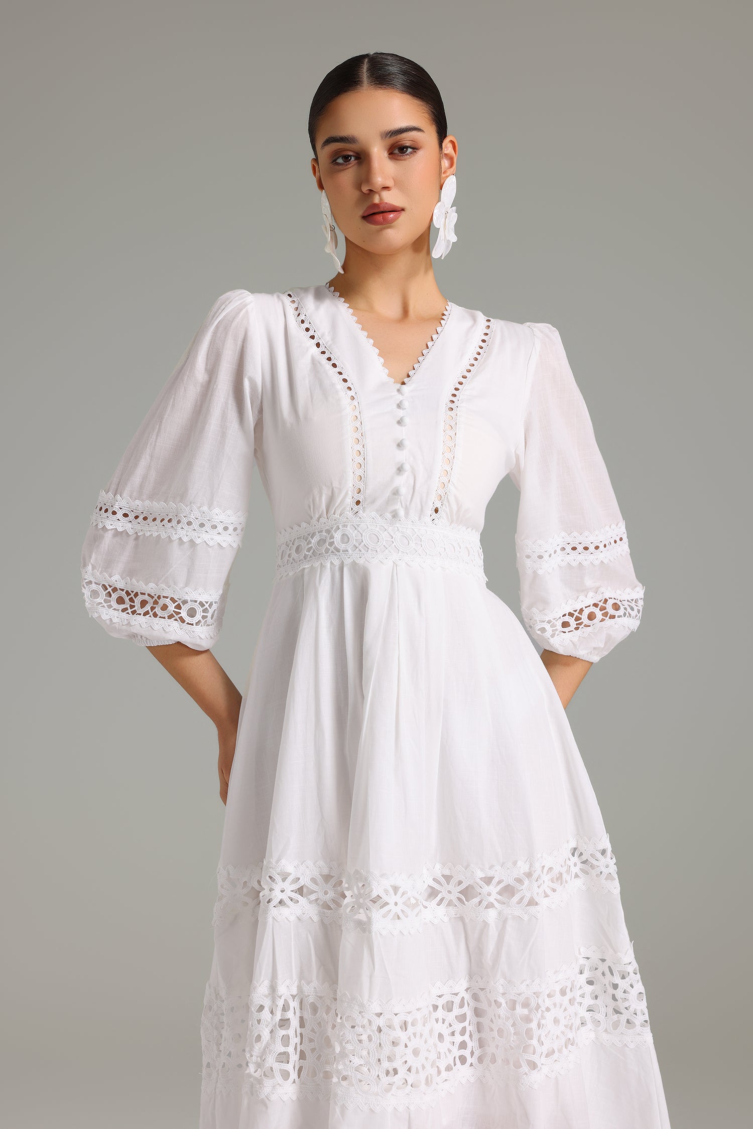 Ente V-Neck Lace Puff Sleeves Midi Dress