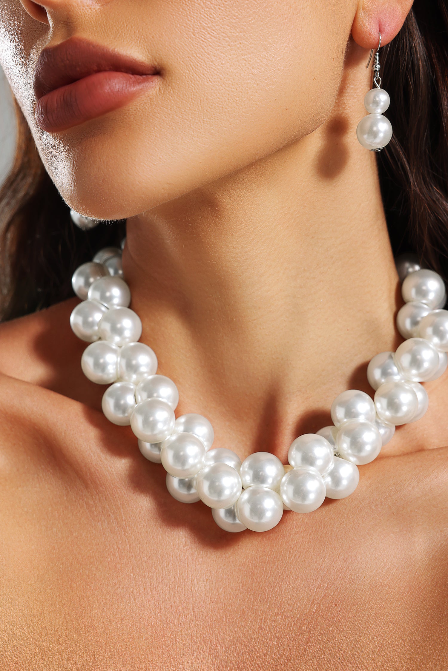 Kassy Big Sized Pearls Necklace