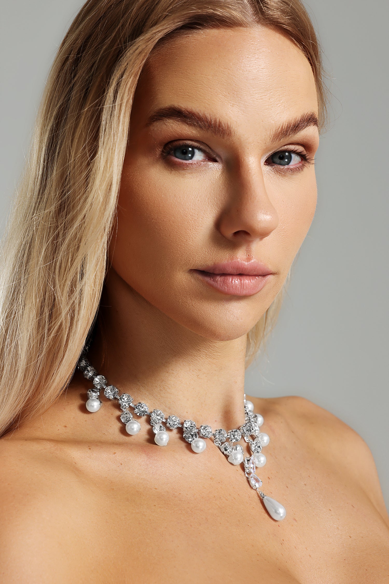 Setlla Diamante Pearls Necklace