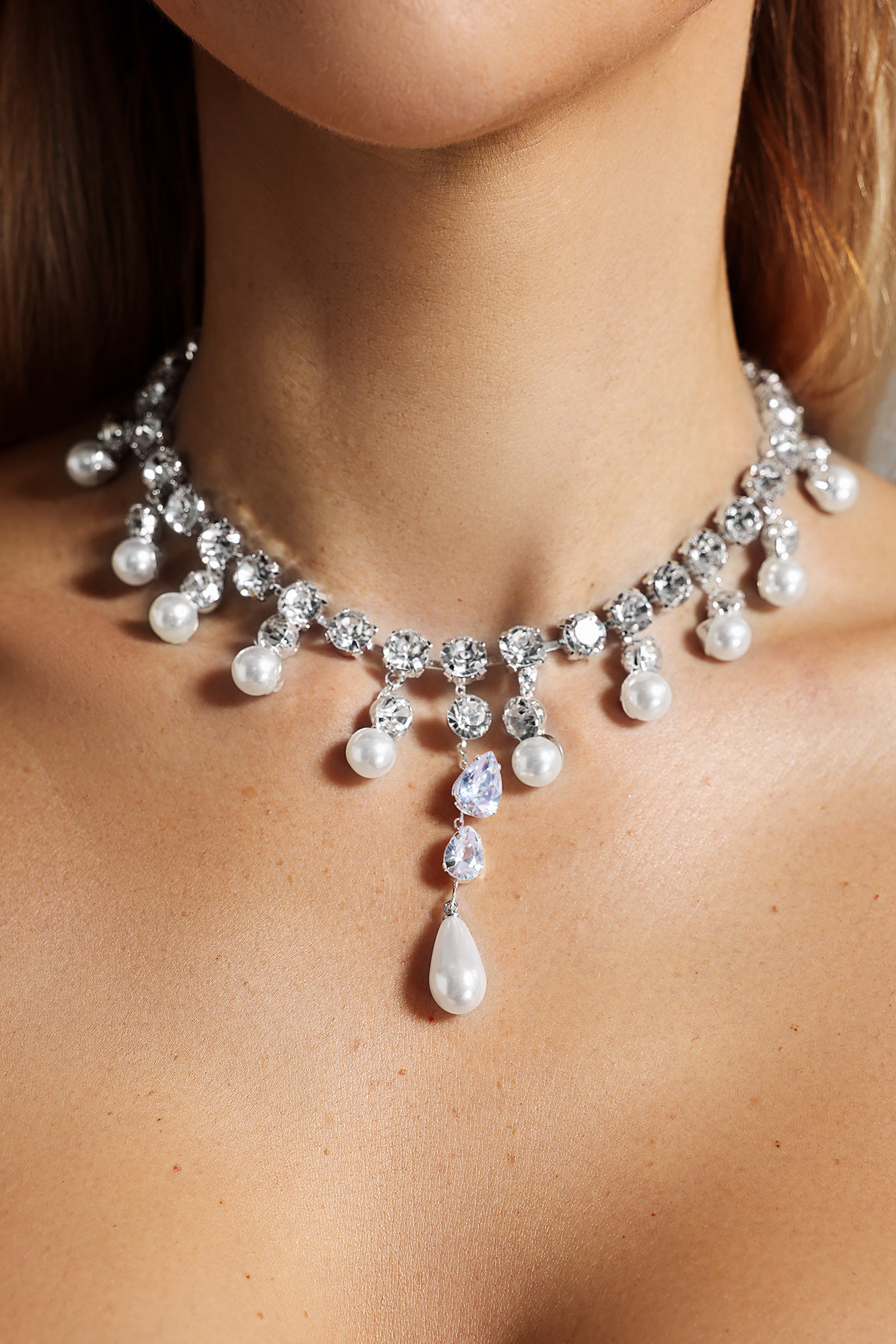 Setlla Diamante Pearls Necklace