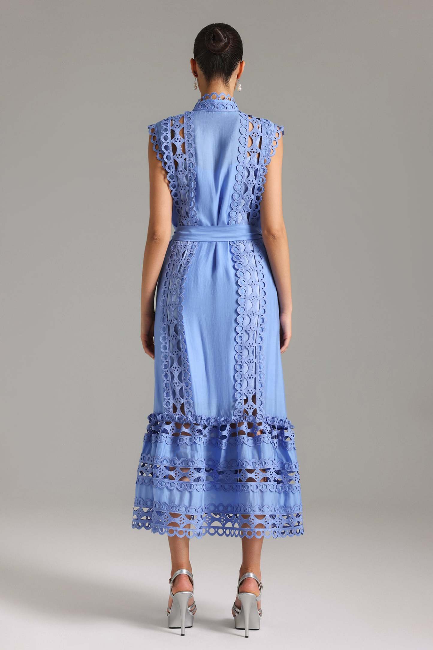 Ymire Sleeveless Lace Midi Dress