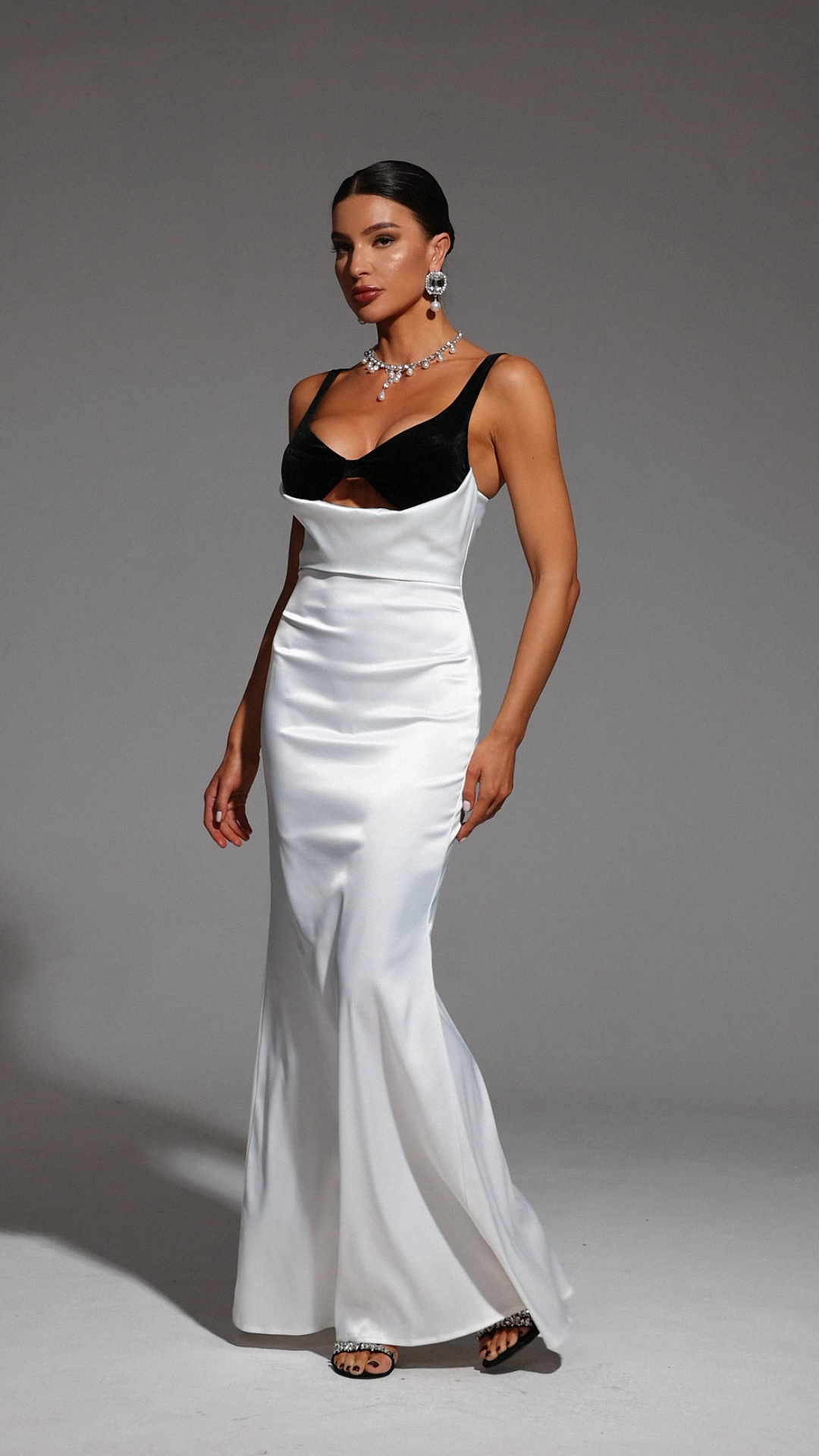 Slare Sleeveless V-Neck Hollow Out Maxi Dress