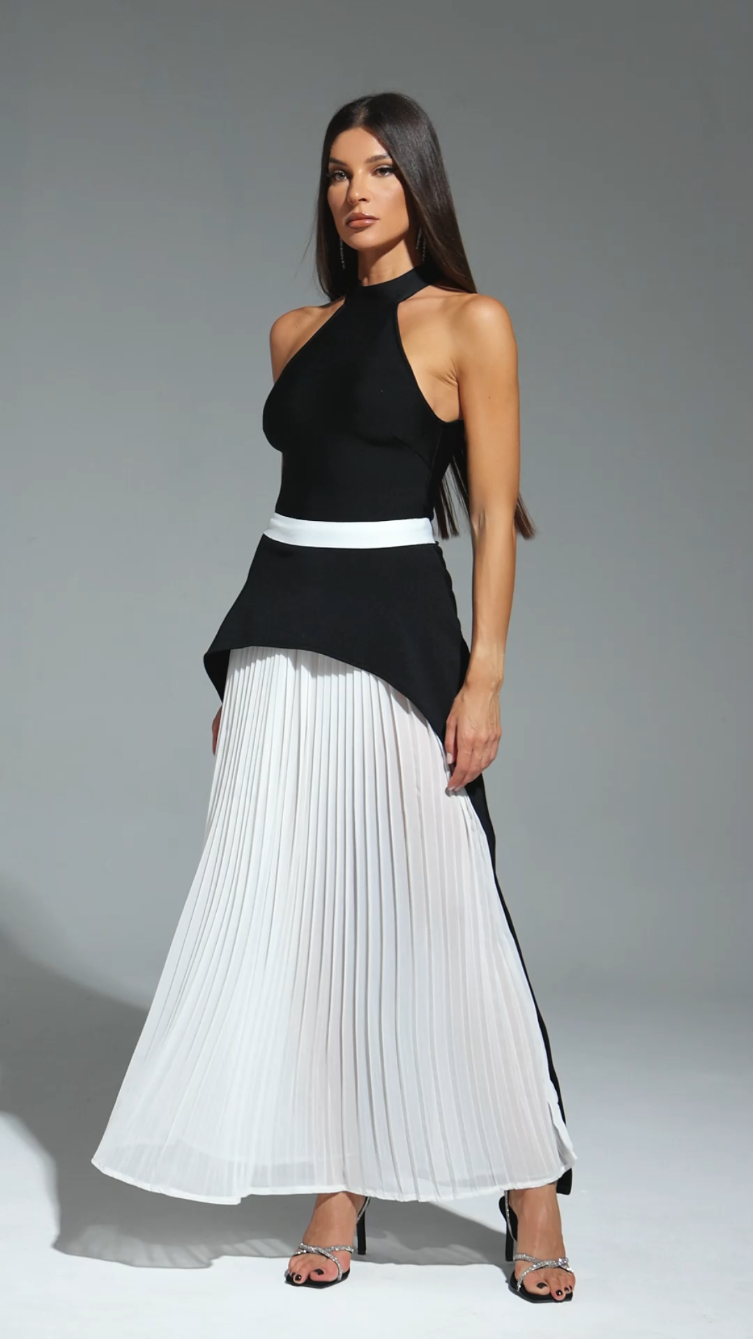 Mila Sleeveless Halter Wrinkles Maxi Dress