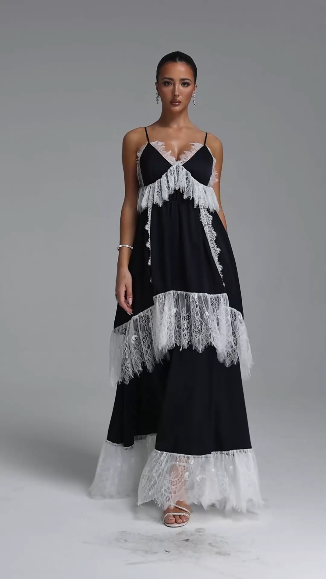 Peoph Resort Flowy V Neck Spaghetti Strap Lace Trimmed Woven Maxi Dress