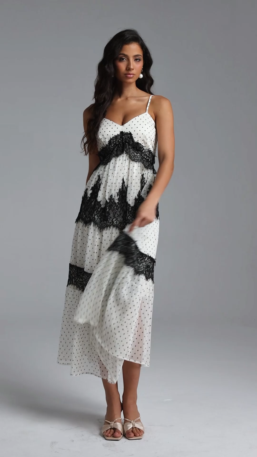 Yaen Resort Flowy Sleeveless Lace Detailing Polka Dot Maxi Dress