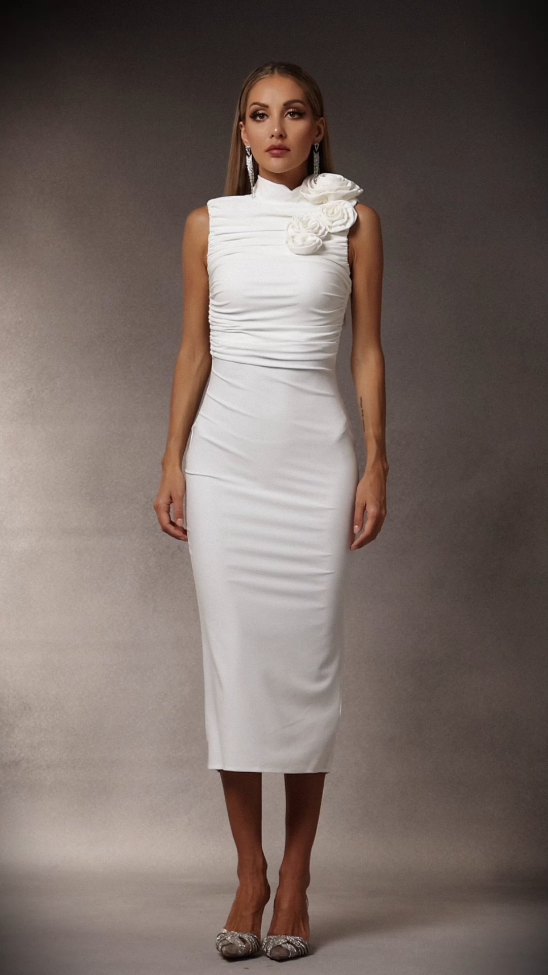 Shaney Flowers Slim Sleeveless Midi Dress