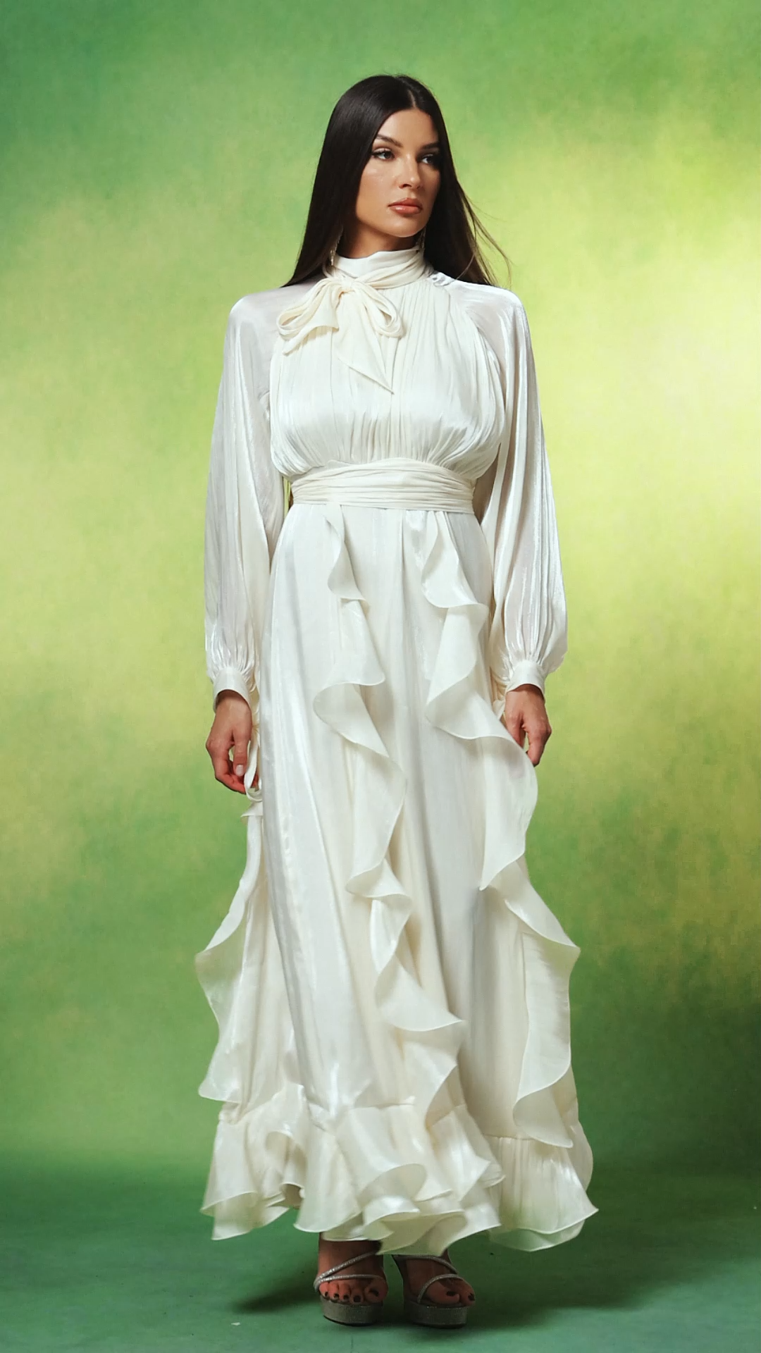 Yuria Long Sleeves Laces Wrinkle Maxi Dress