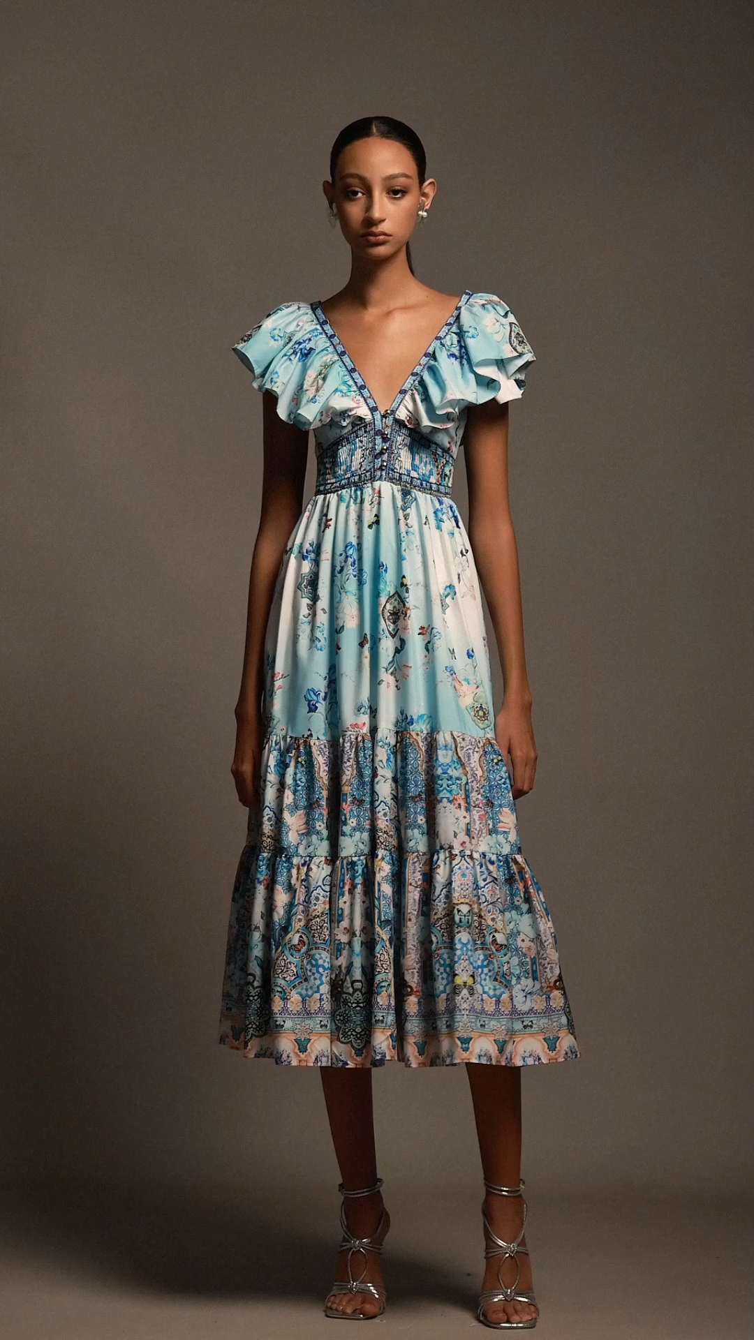 Quinny Sleeveless V-Neck Backless Printed Midi Dress