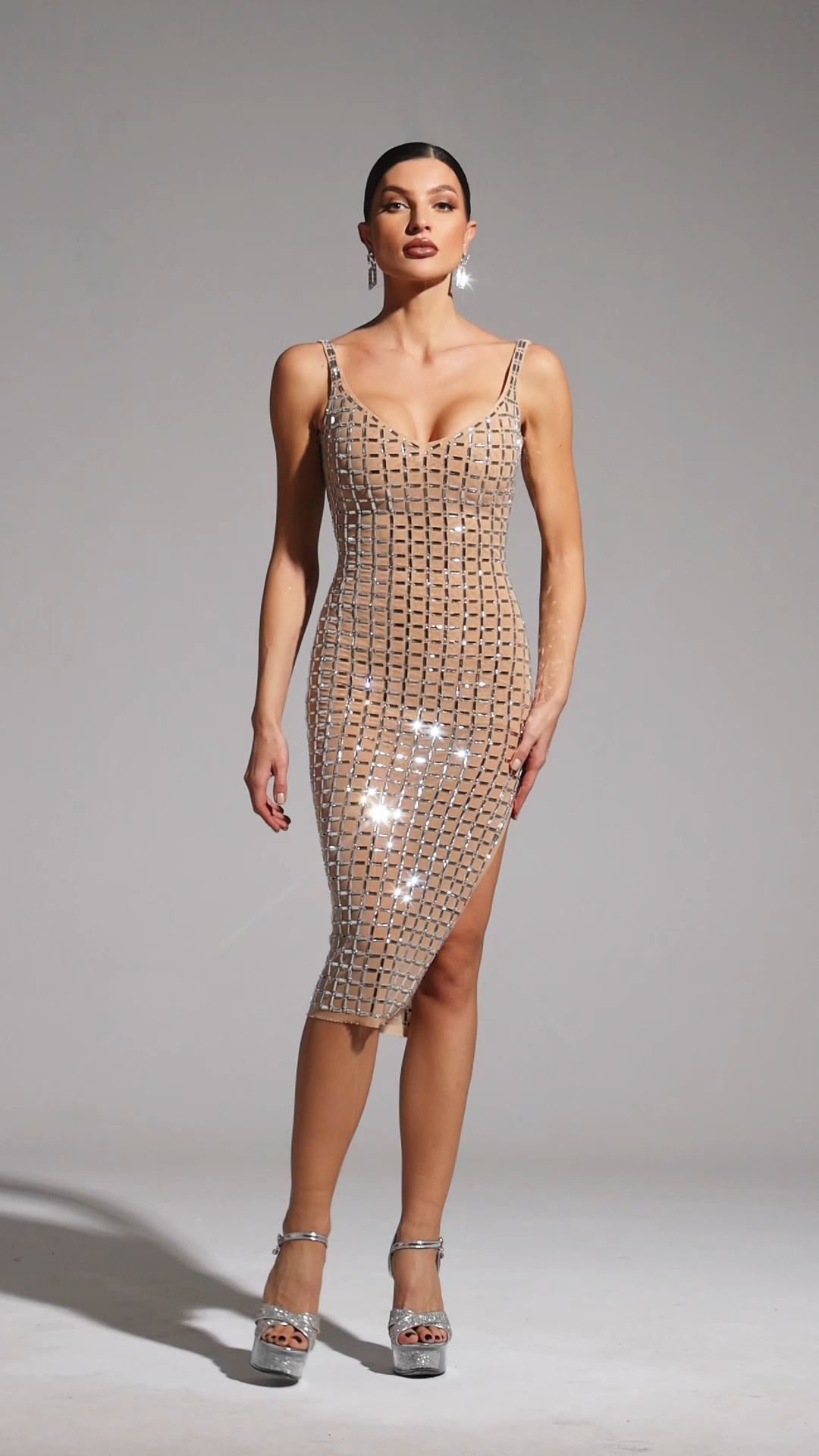 Riza Sleeveless Diamond Midi Dress