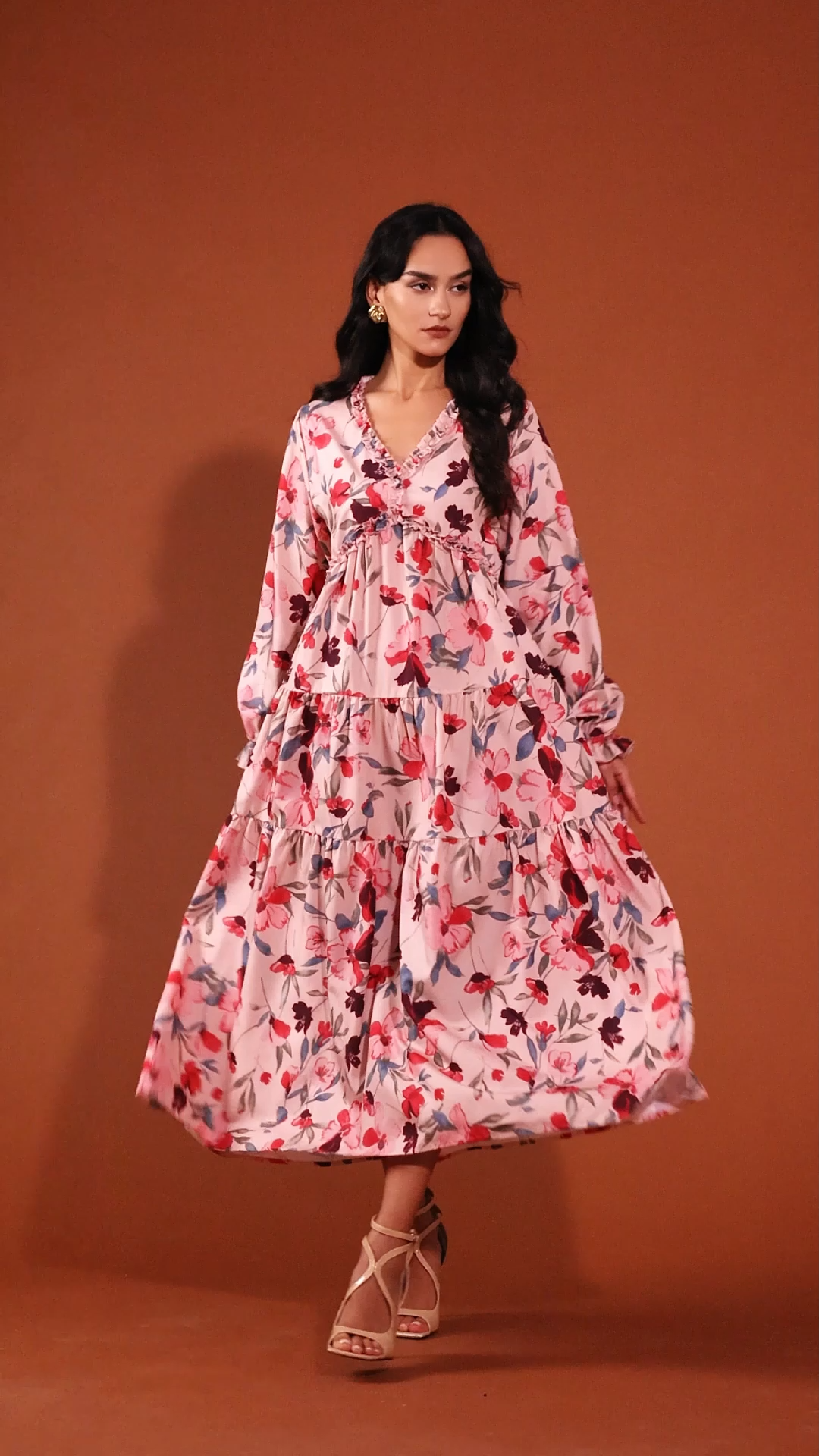 Salla Long Sleeves Flower V-neck Maxi Dress