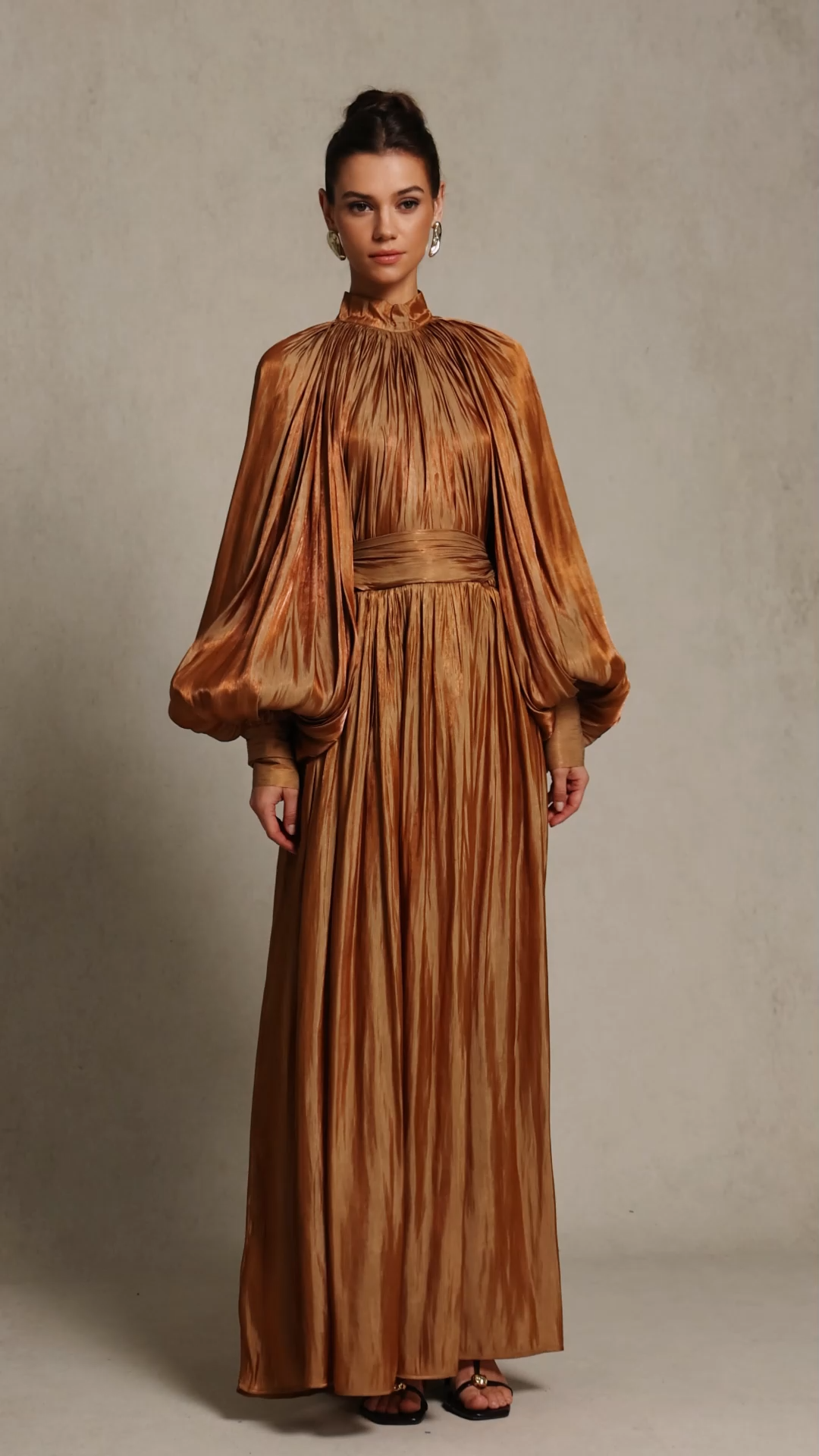 Kuhany Round Neck Folds Maxi Dress