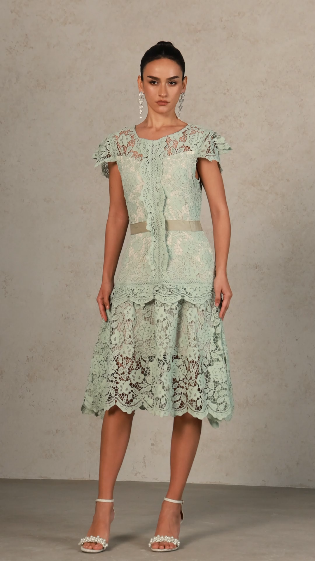 Niaca Sleeveless Lace Midi Dress