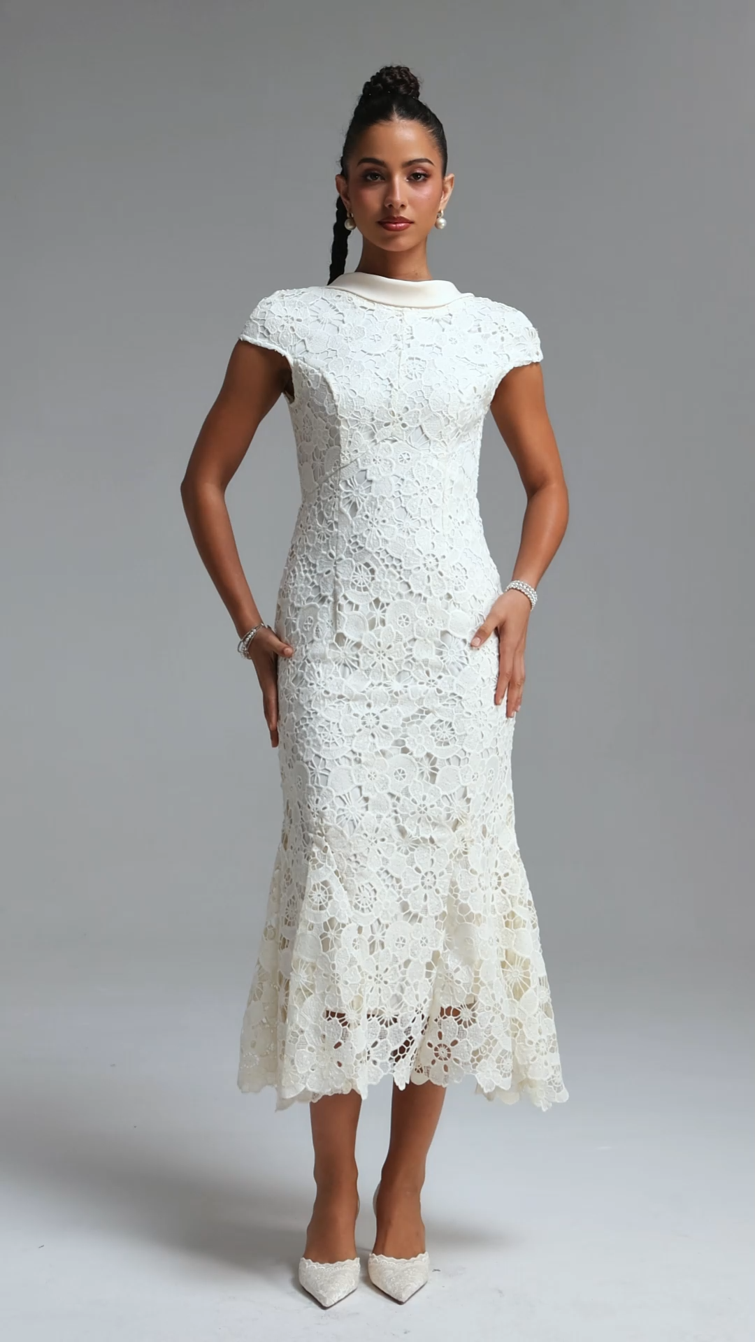 Erise Romantic Contour Floral Lace Maxi Dress