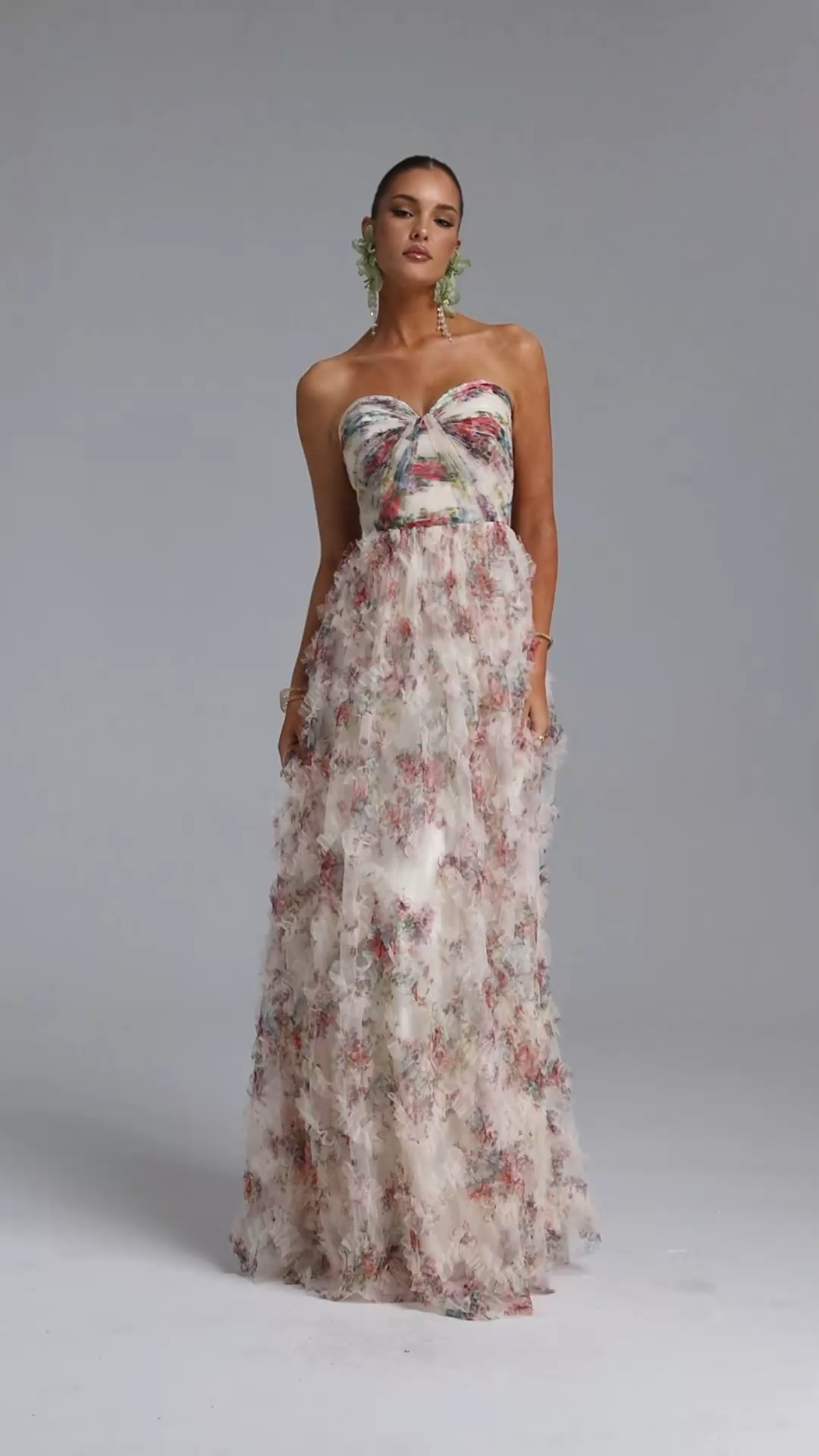 Winiva Romantic Flowy Strapless Pleated Floral Print Maxi Dress