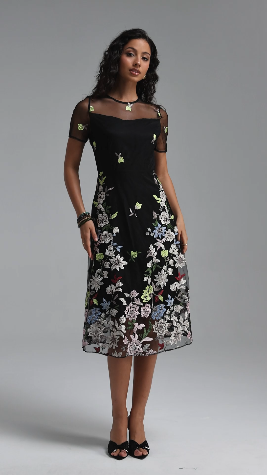 Rotte Vintage Flowy Short Sleeve Embroidered Floral Woven Midi Dress