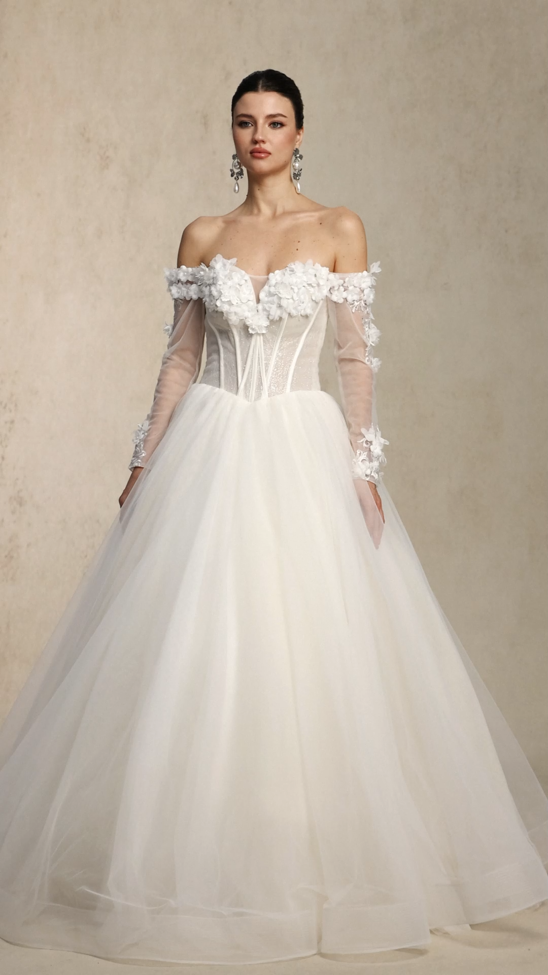 Weirdo Vintage Elegant Strapless Cinched Waist Floral Applique Lace White Tulle Princess Wedding Gown