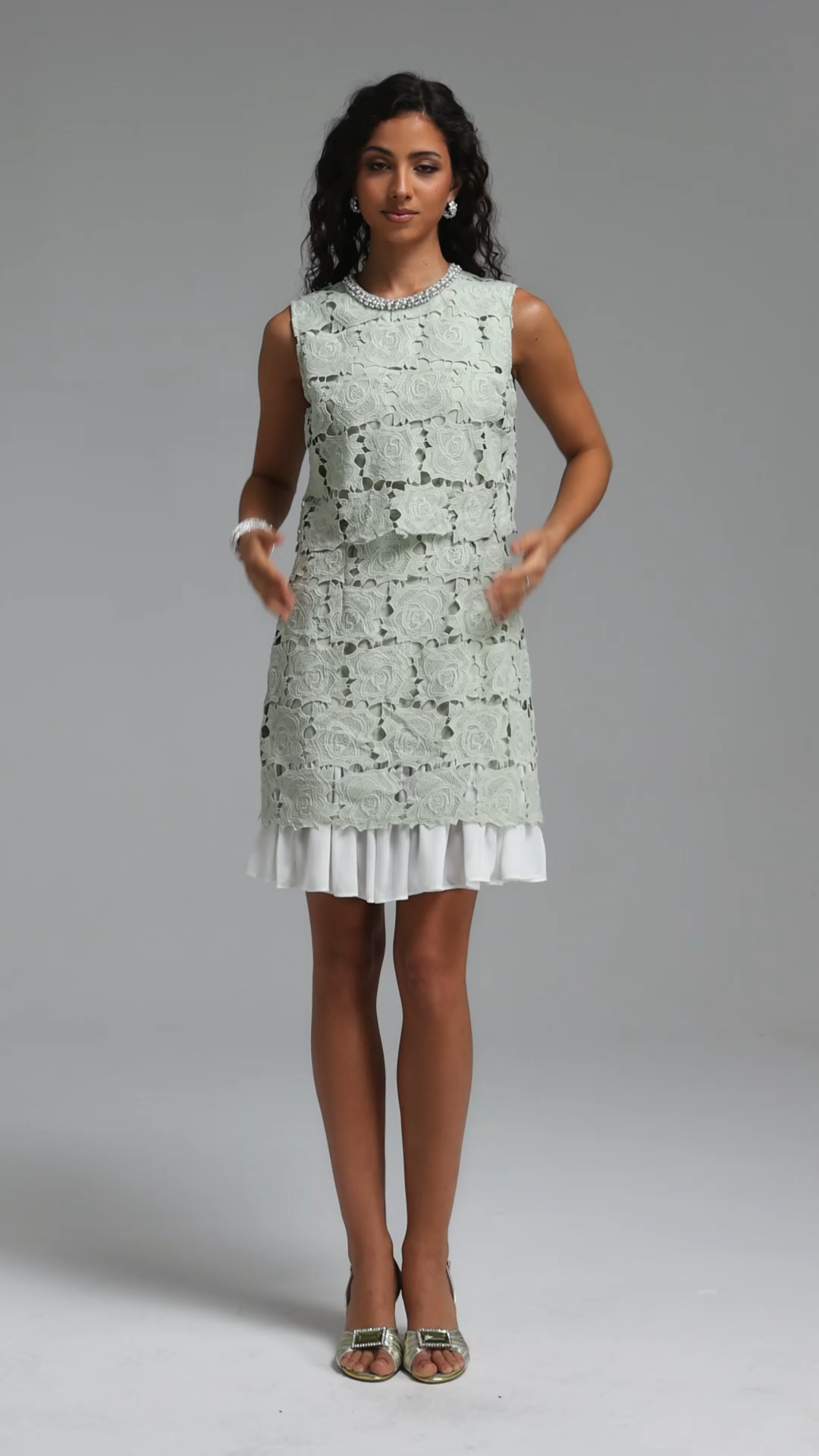 Ive Classic Tailored Round Neck Sleeveless Floral Lace Mini Dress