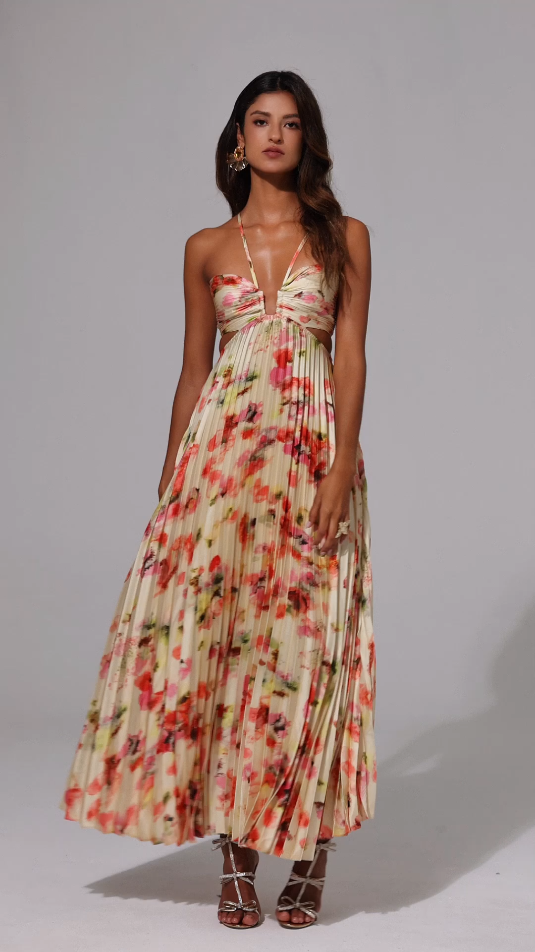 Huresa Halter Sleeveless V-Neck Hollow Out Maxi Dress