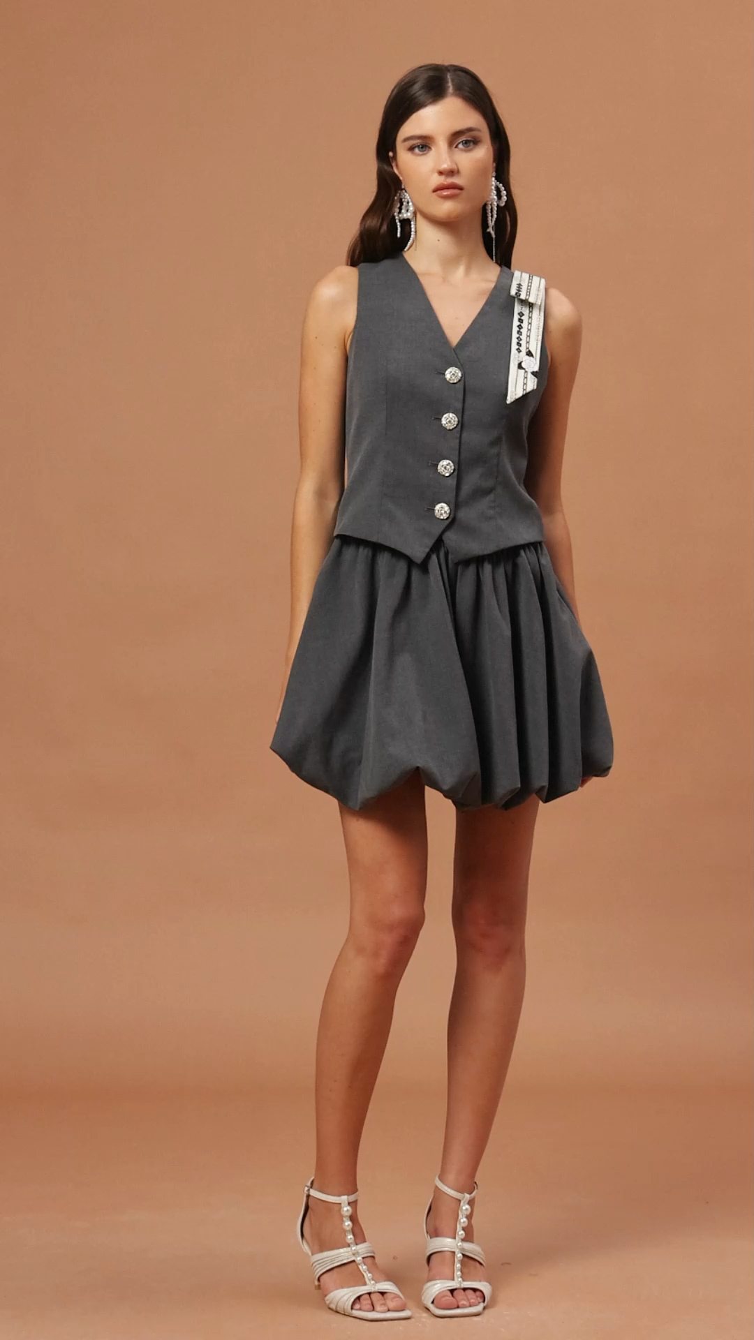 Labiny V-Neck Sleeveless Floral Printed Mini Dress