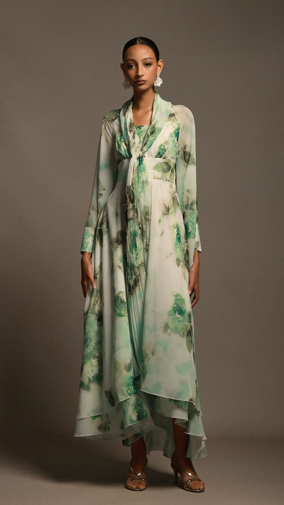 Paca V-Neck Floral Printed Long Sleeves Folds Maxi Dress
