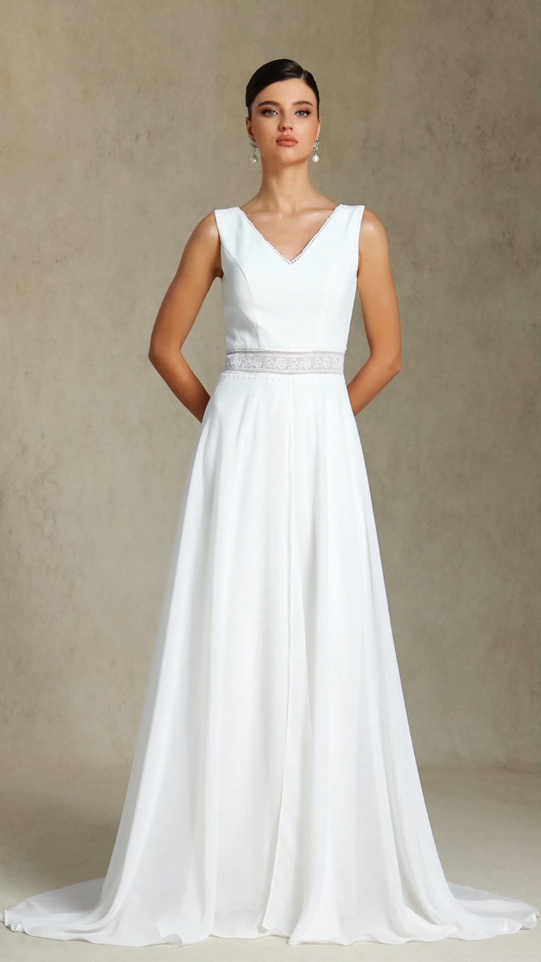 Trinvilla Deep V-neck sleeveless high-waisted maxi jumpsuit