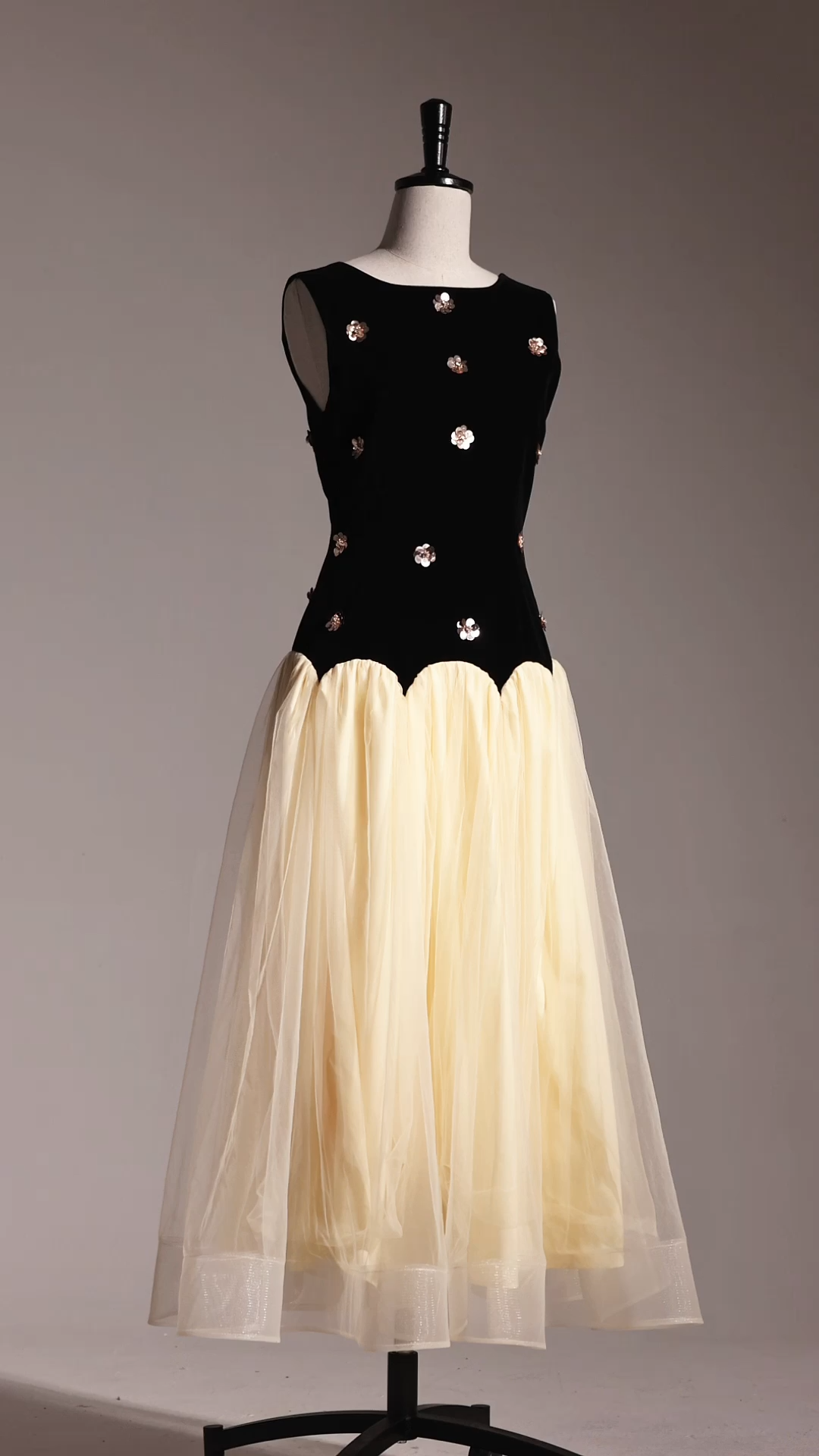 Roto Sleeveless Sequin Flowers Maxi Dress