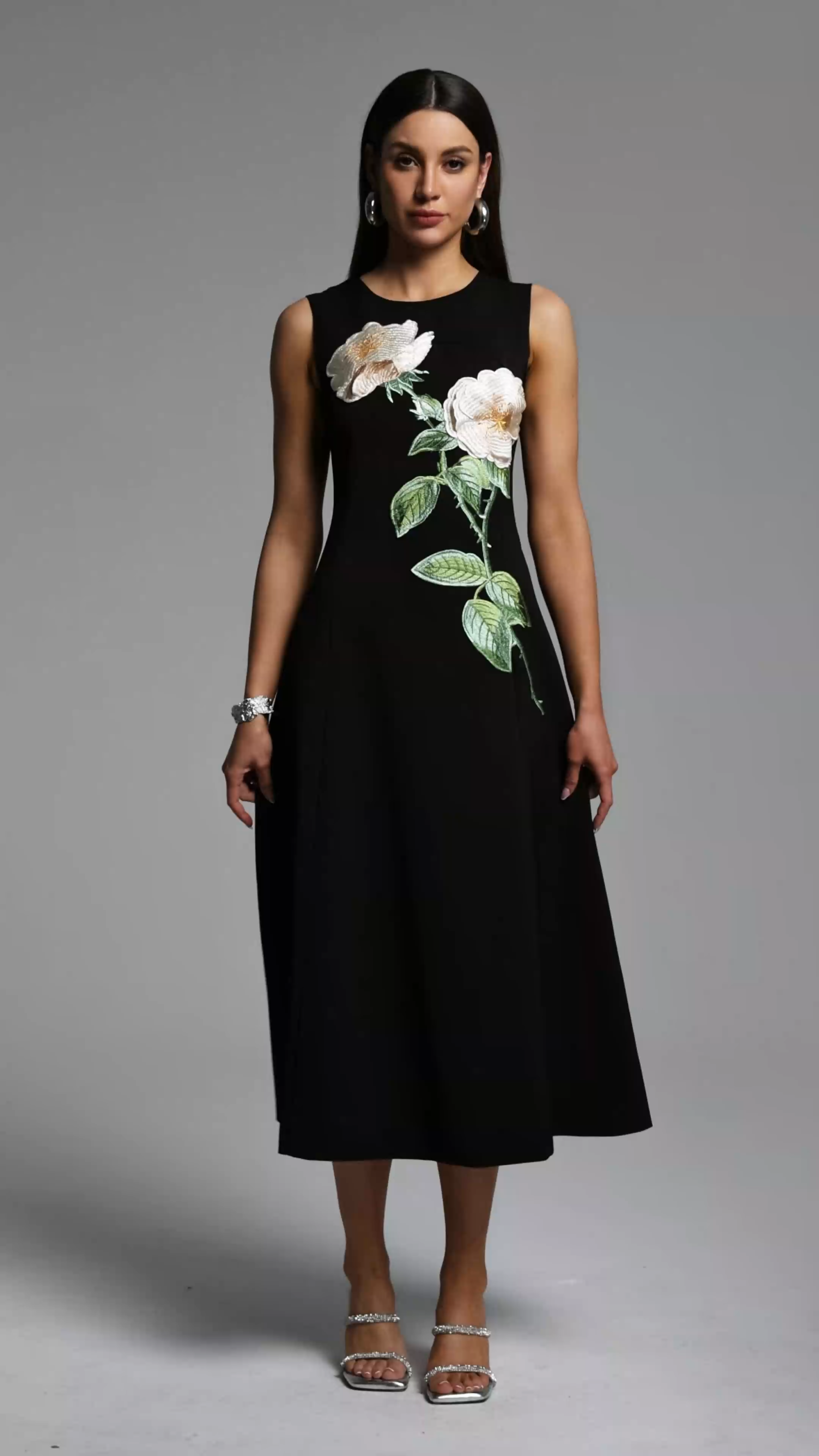 Romia Elegant Tailored Sleeveless Floral Embroidered Black Maxi Dress