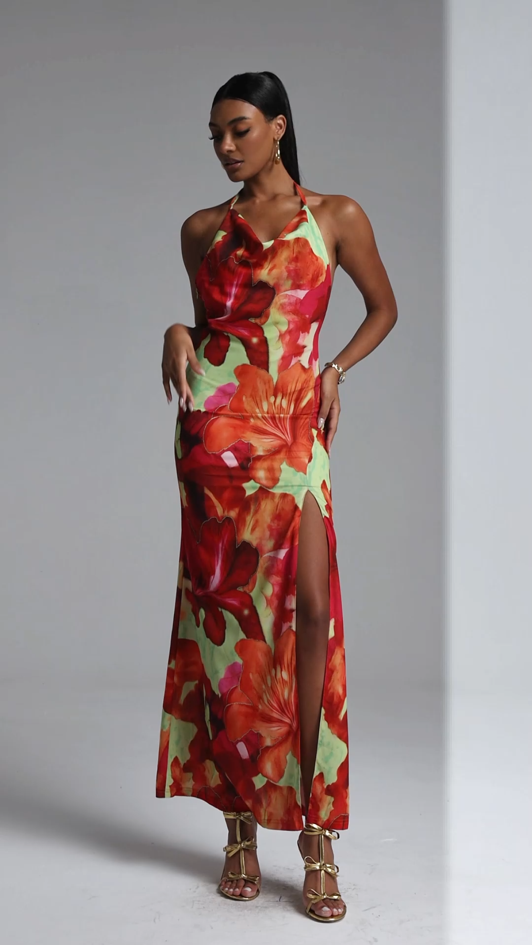 Trudie Chic Contour Halter Floral Print Maxi Dress