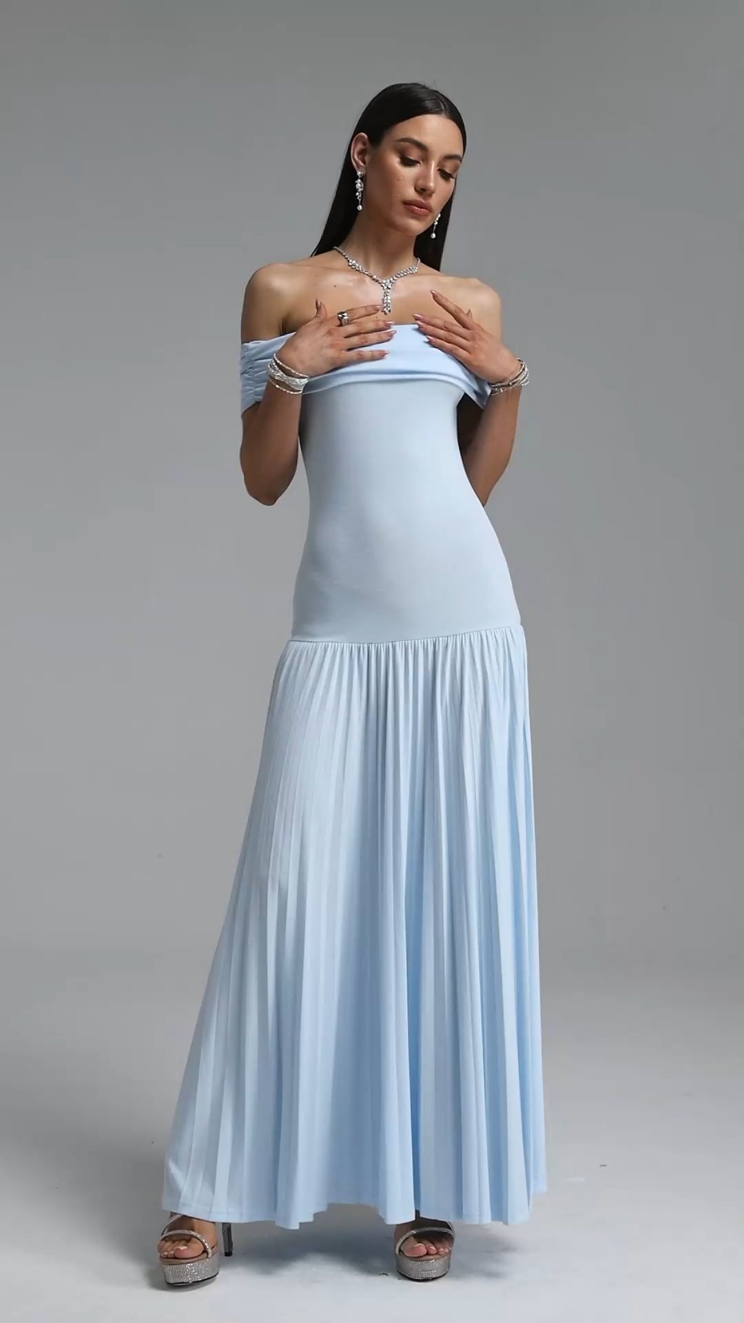 Tiere Elegant Off Shoulder Pleated Maxi Dress