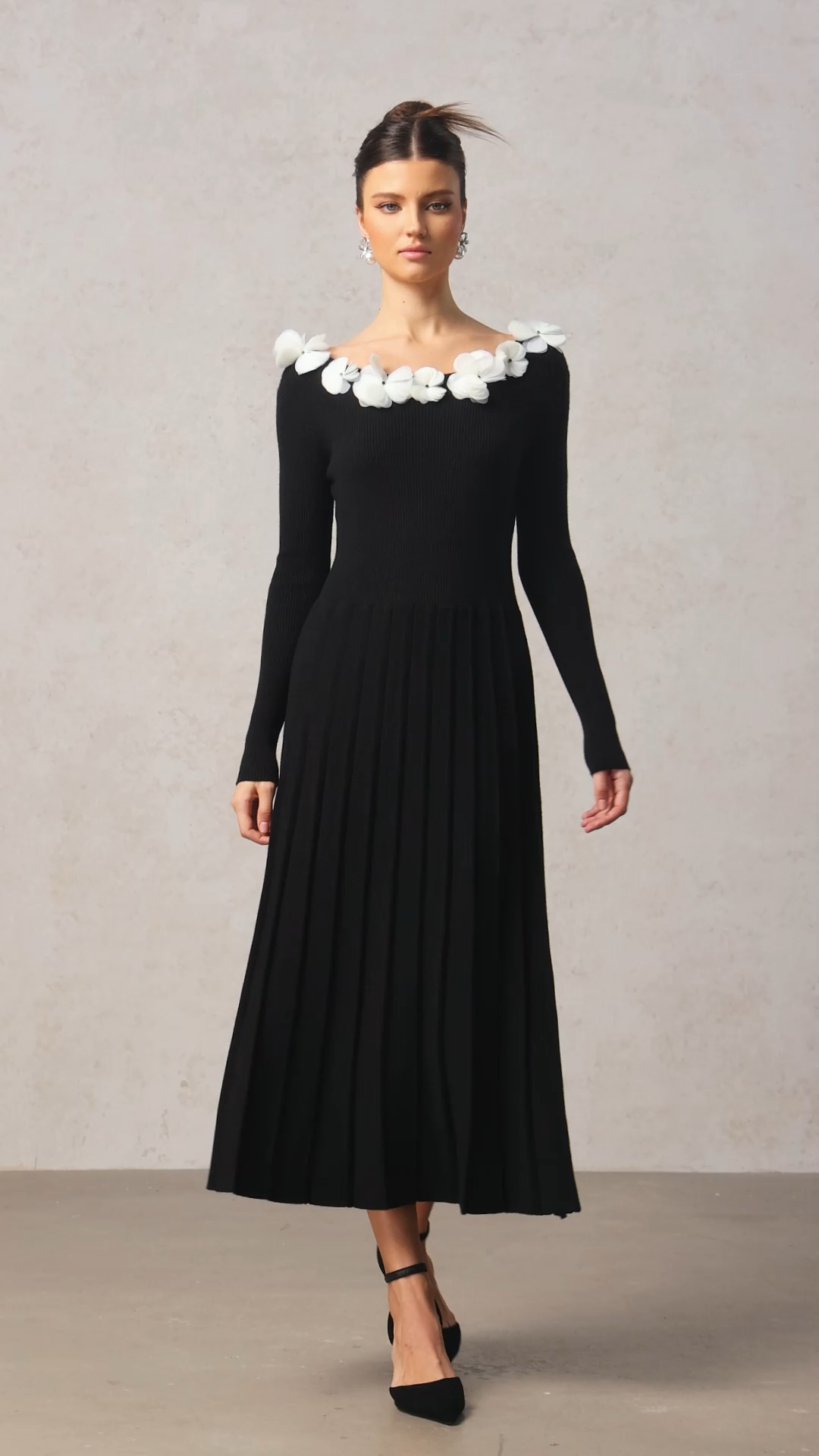 Steffi Round Neck Flowers Long Sleeves Folds Maxi Dress