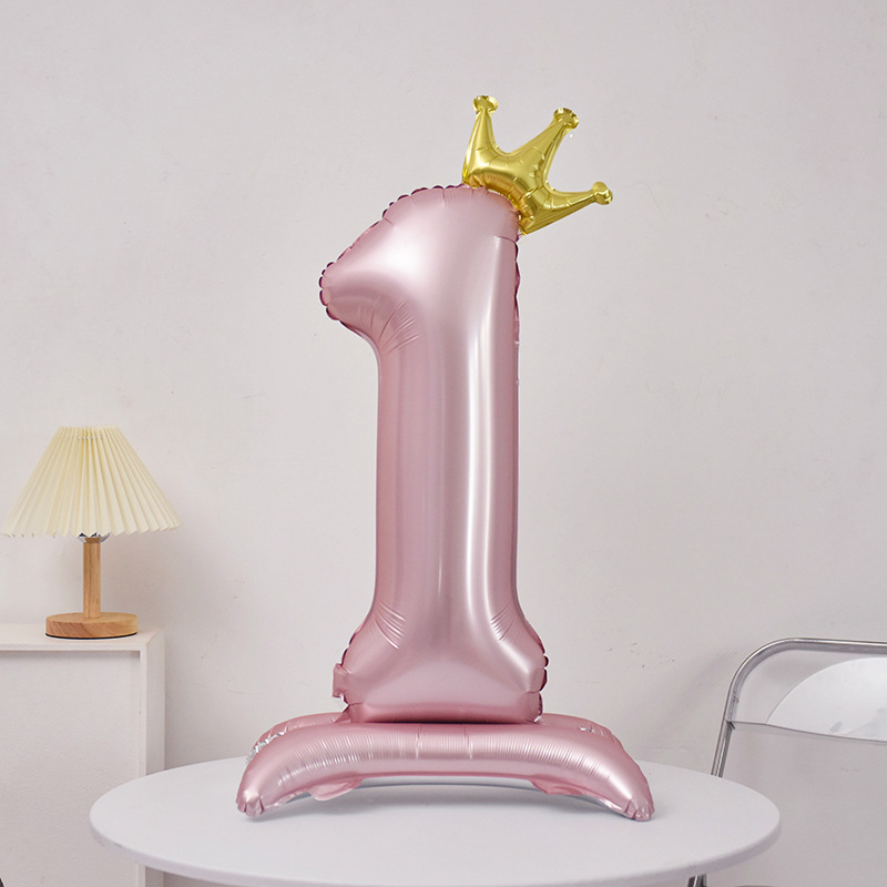 Pink Standing Crown Number Balloon Birthday Photo Background
