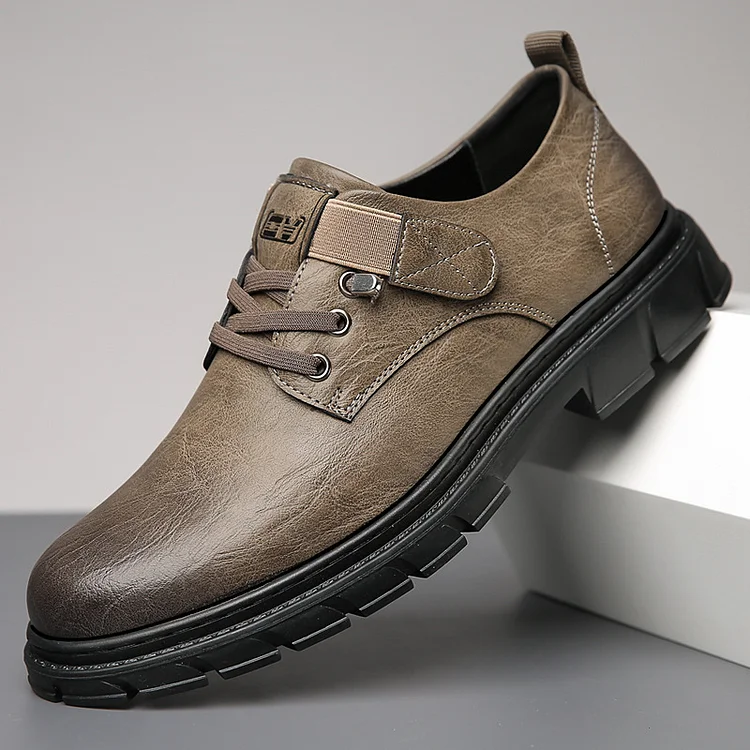 Sapatos de couro casuais feitos à mão para homem