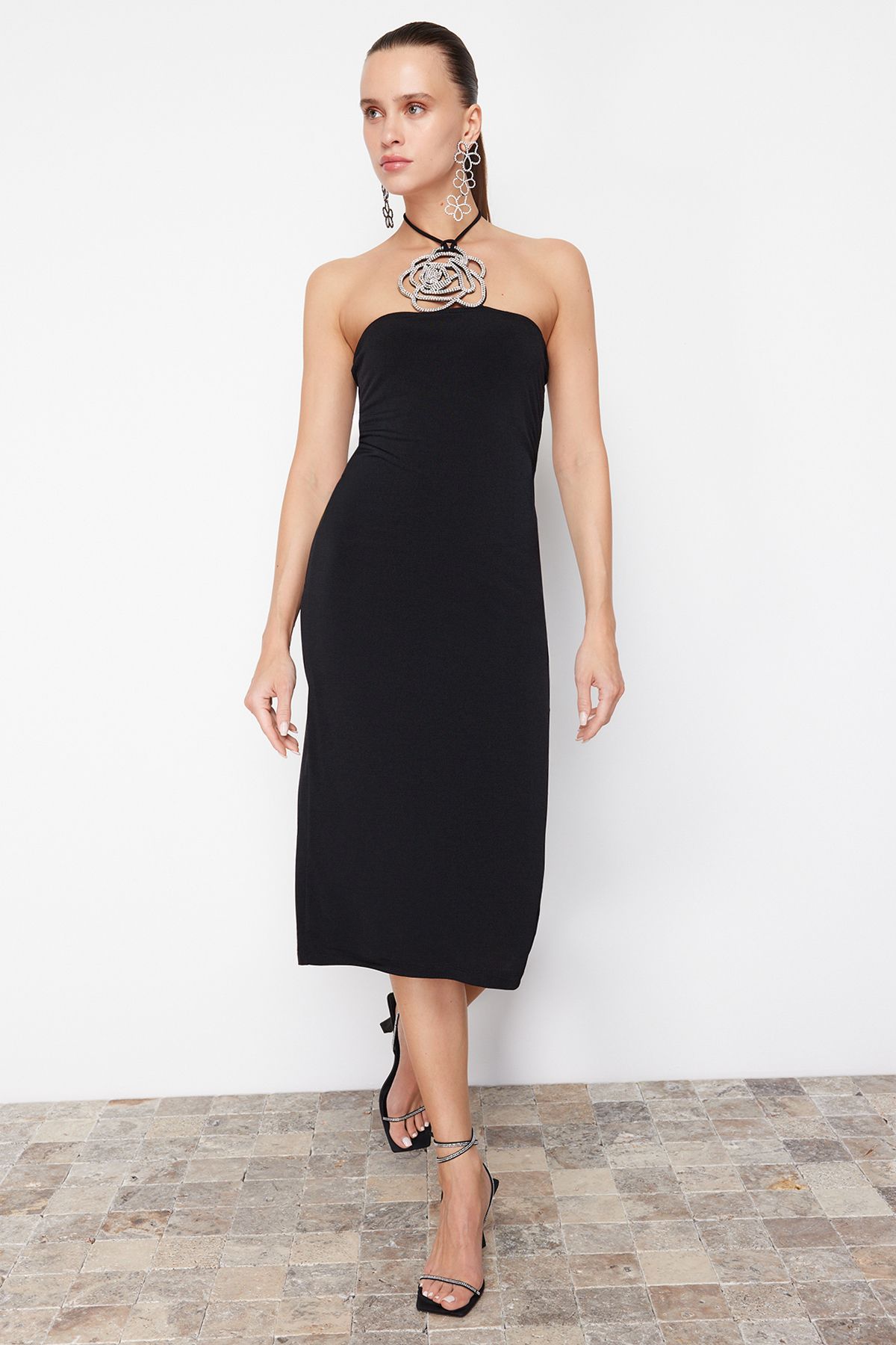 Lined Elegant Evening Dress with Shiny Stone Accessories