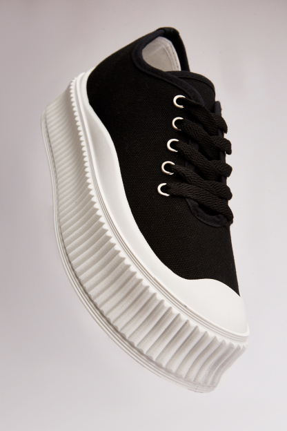 Contrasted Platform Trainers
