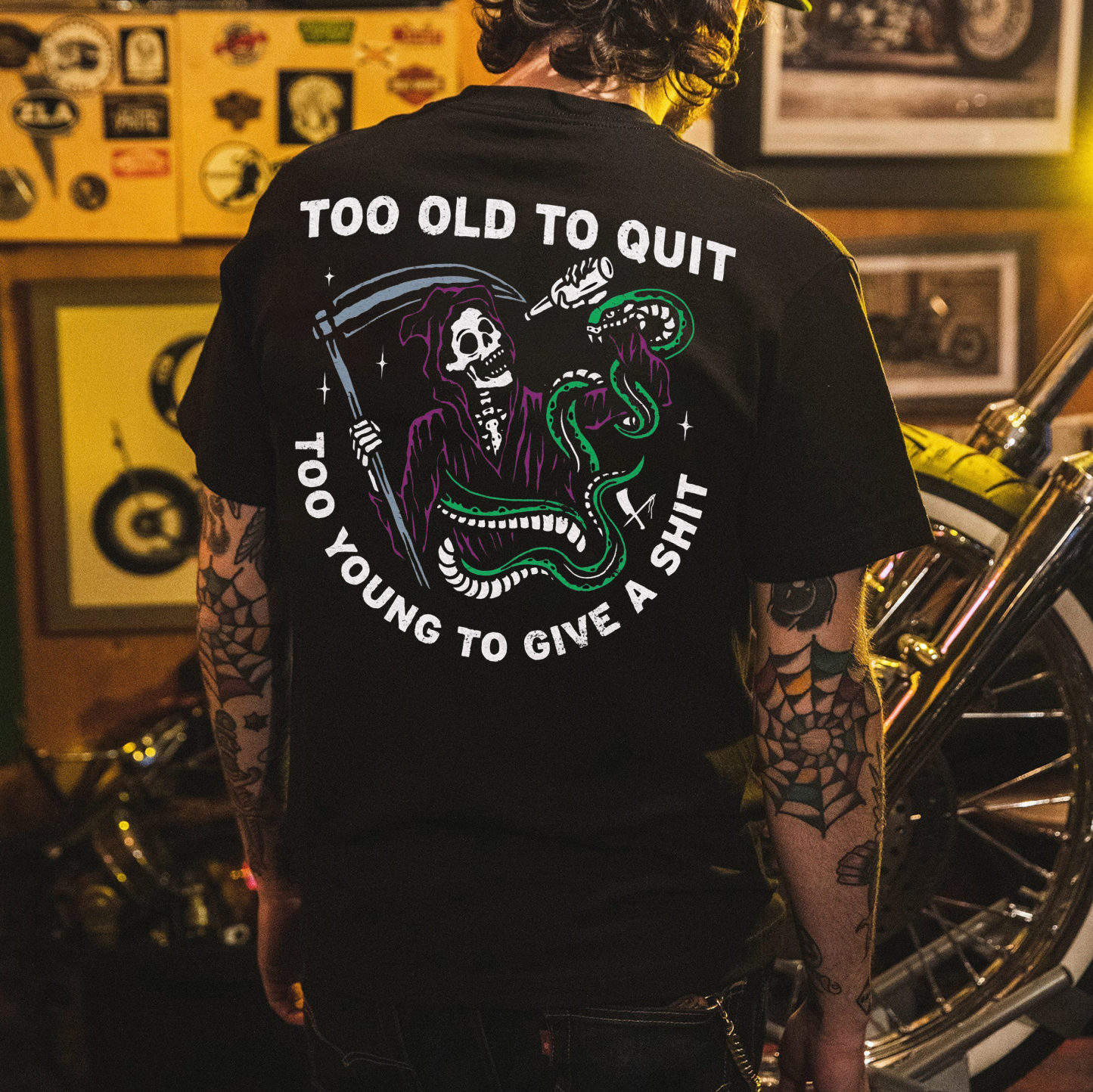 TOO OLD TO QUIT TOO YOUNG TO GIVE A SHIT Snake&Skeleton Print Men's T-shirt