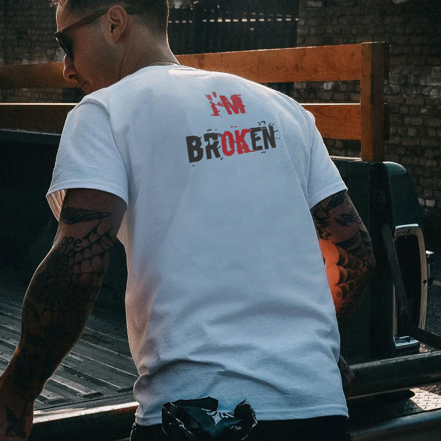 I’M BROKEN Letters Graphic Casual Simple White and Black Print T-shirt Image - 4