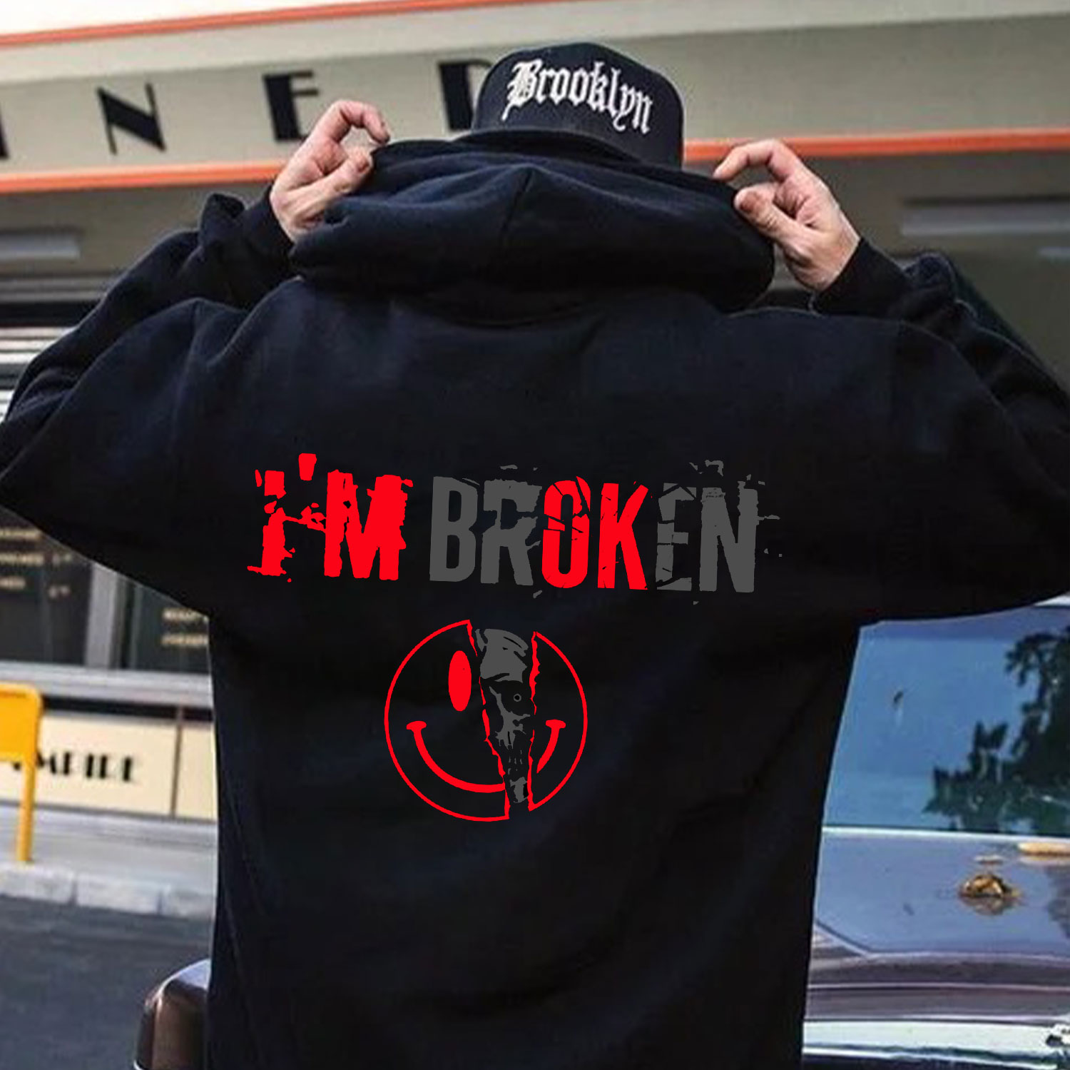 I’M BROKEN Smiling Face Graphic Casual Black Print Hoodie Image - 4