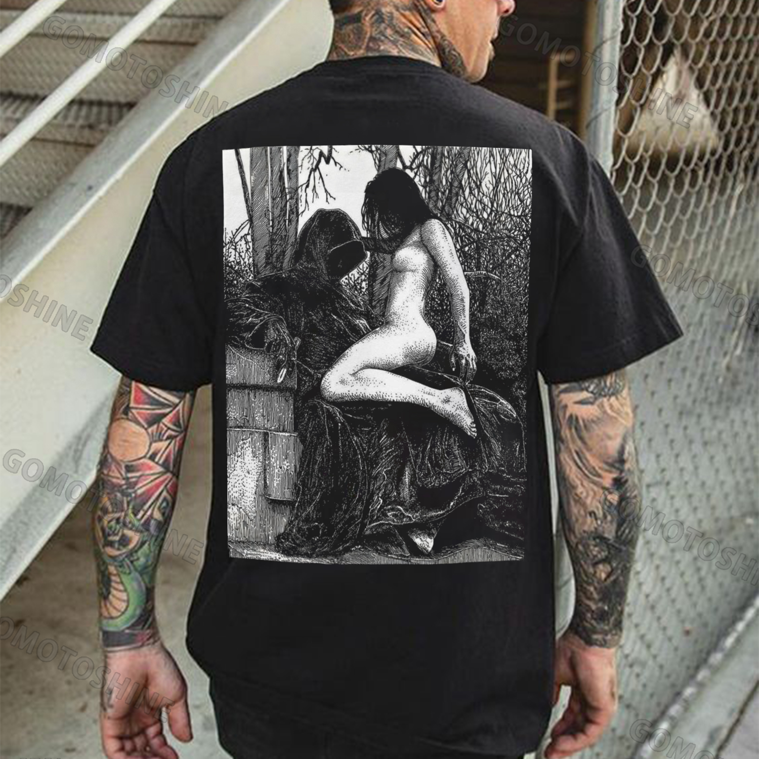Sexy Girl Fell In Love With The Devil Print Men's T-shirt Image - 1