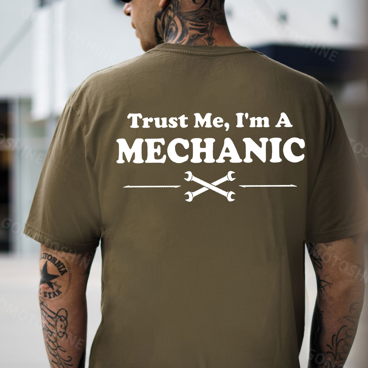 TRUST ME, I'M A MECHANIC Black Print T-Shirt
