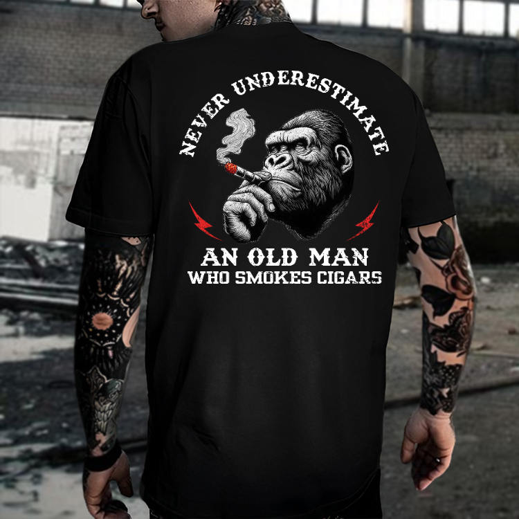 NEVER UNDERESTIMATE AN OLD MAN WHO SMOKES CICARS Chimpanzee Black Print T-shirt