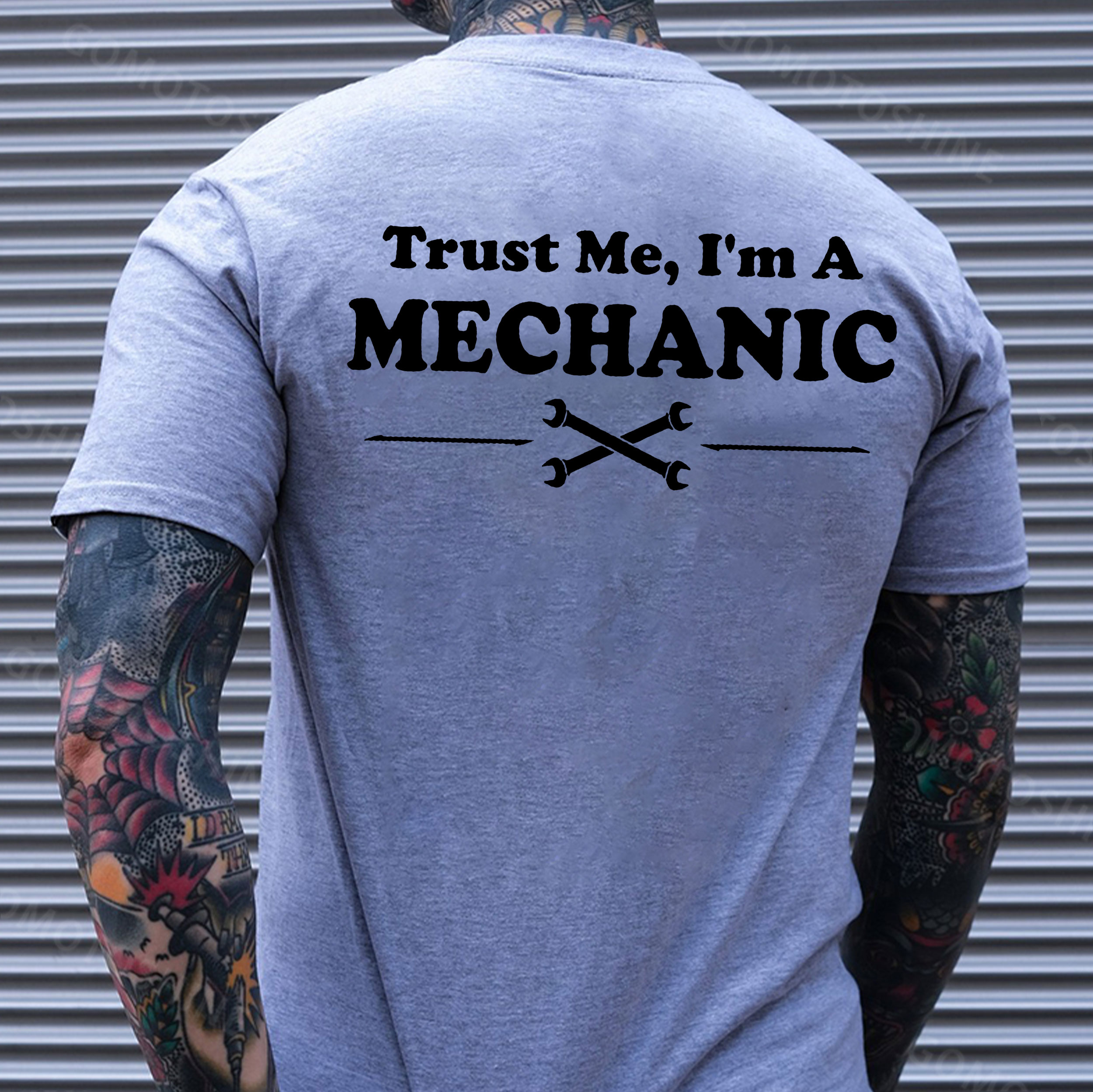 TRUST ME, I'M A MECHANIC Black Print T-Shirt