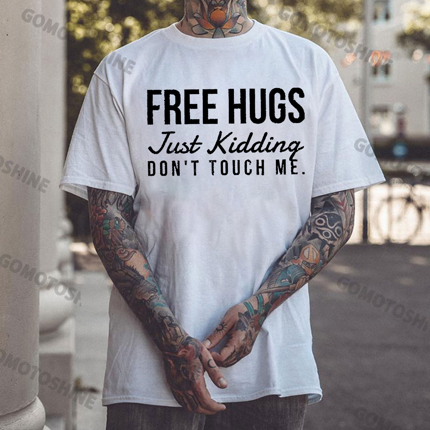 FREE HUGS JUST KIDDING Letter Graphic Black Print T-shirt